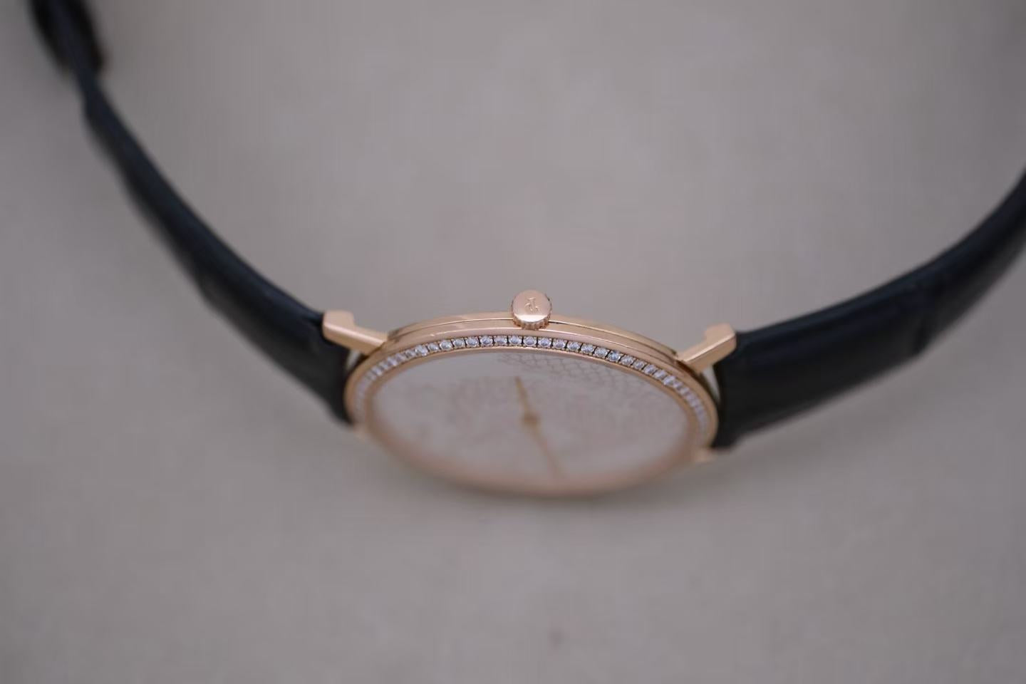 ✦ 伯爵 Piaget 龙与凤 G0A36549 38毫米 18K玫瑰金 镶钻表圈 手动机械