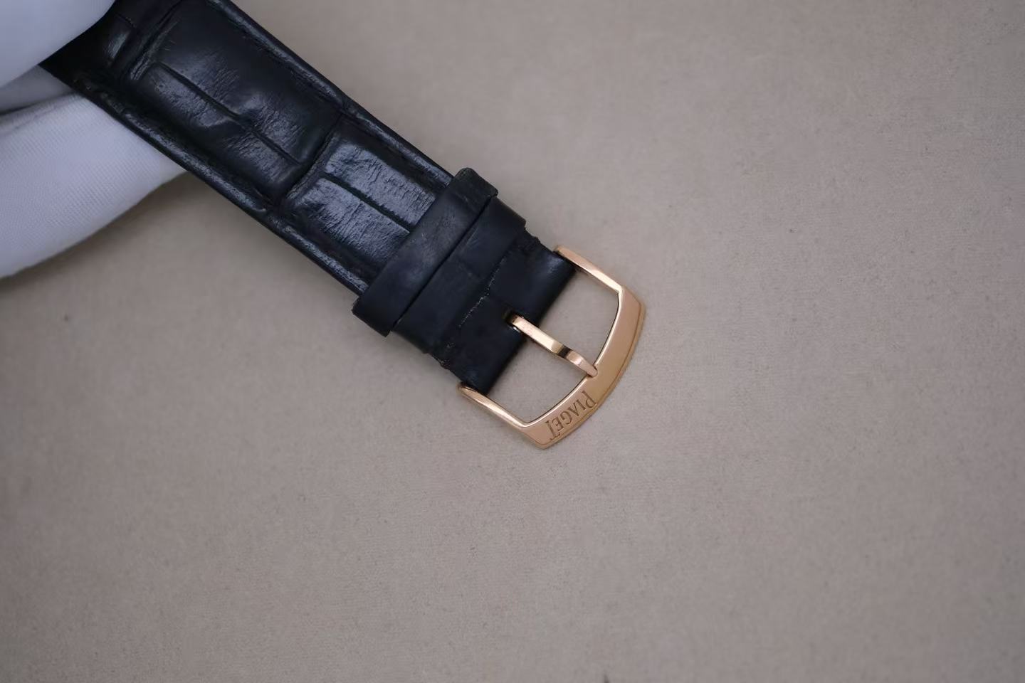 ✦ 伯爵 Piaget 龙与凤 G0A36549 38毫米 18K玫瑰金 镶钻表圈 手动机械