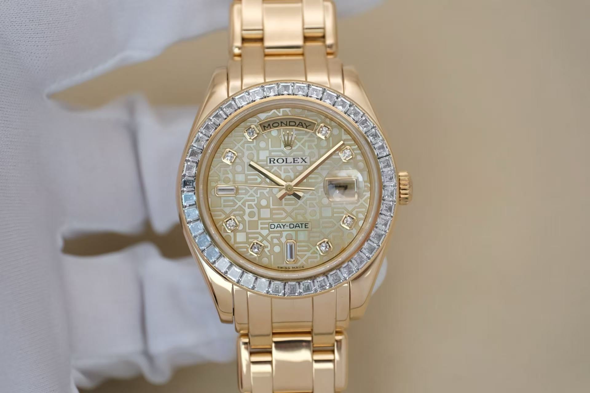 ✦ Rolex Day-Date 18958 39mm 18K Gold Mother-of-Pearl Computer Dial Square Bezel Automatic Mechanical