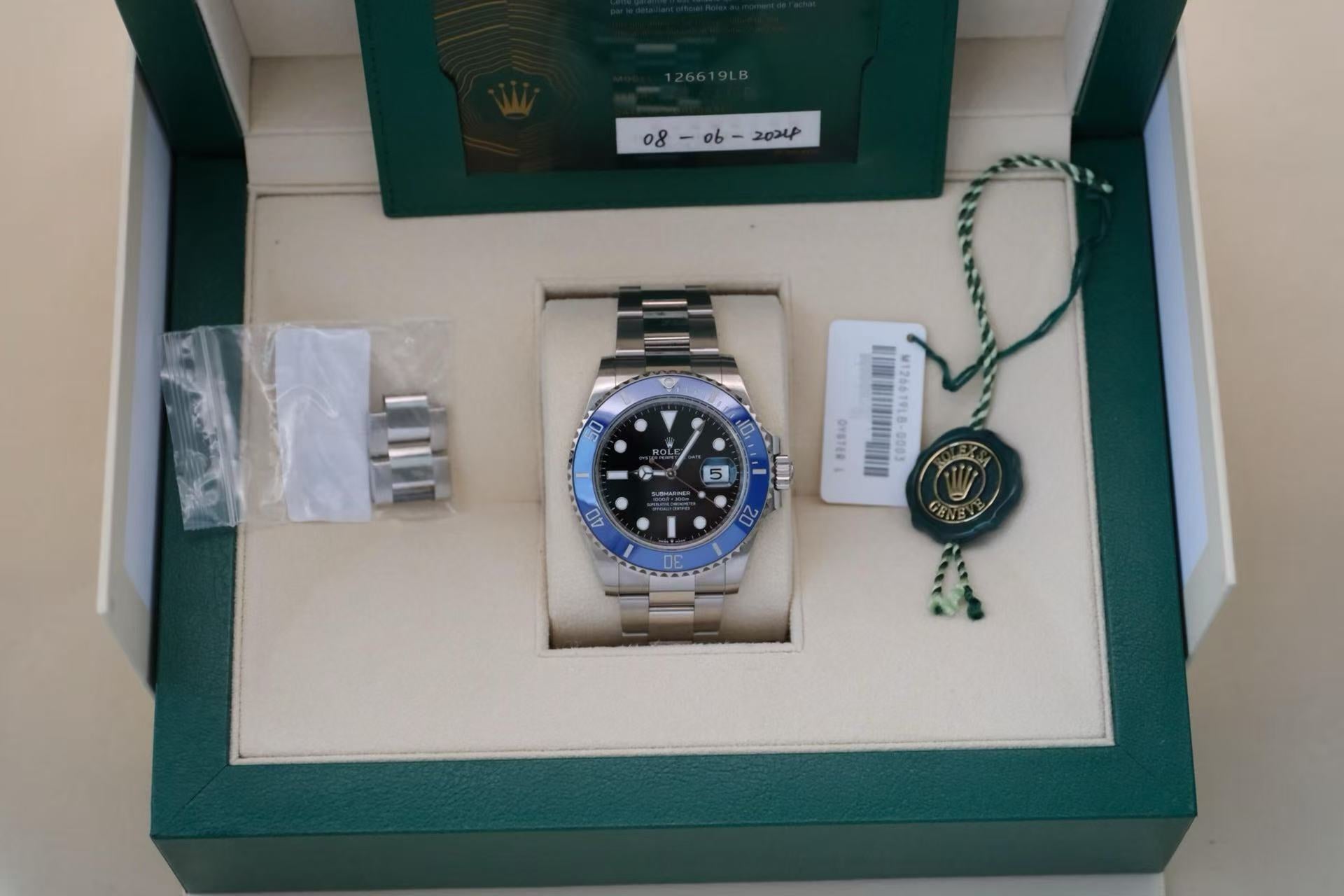 ✦ Rolex Submariner 126619LB 41mm 18K White Gold Blue Submariner Automatic Mechanical