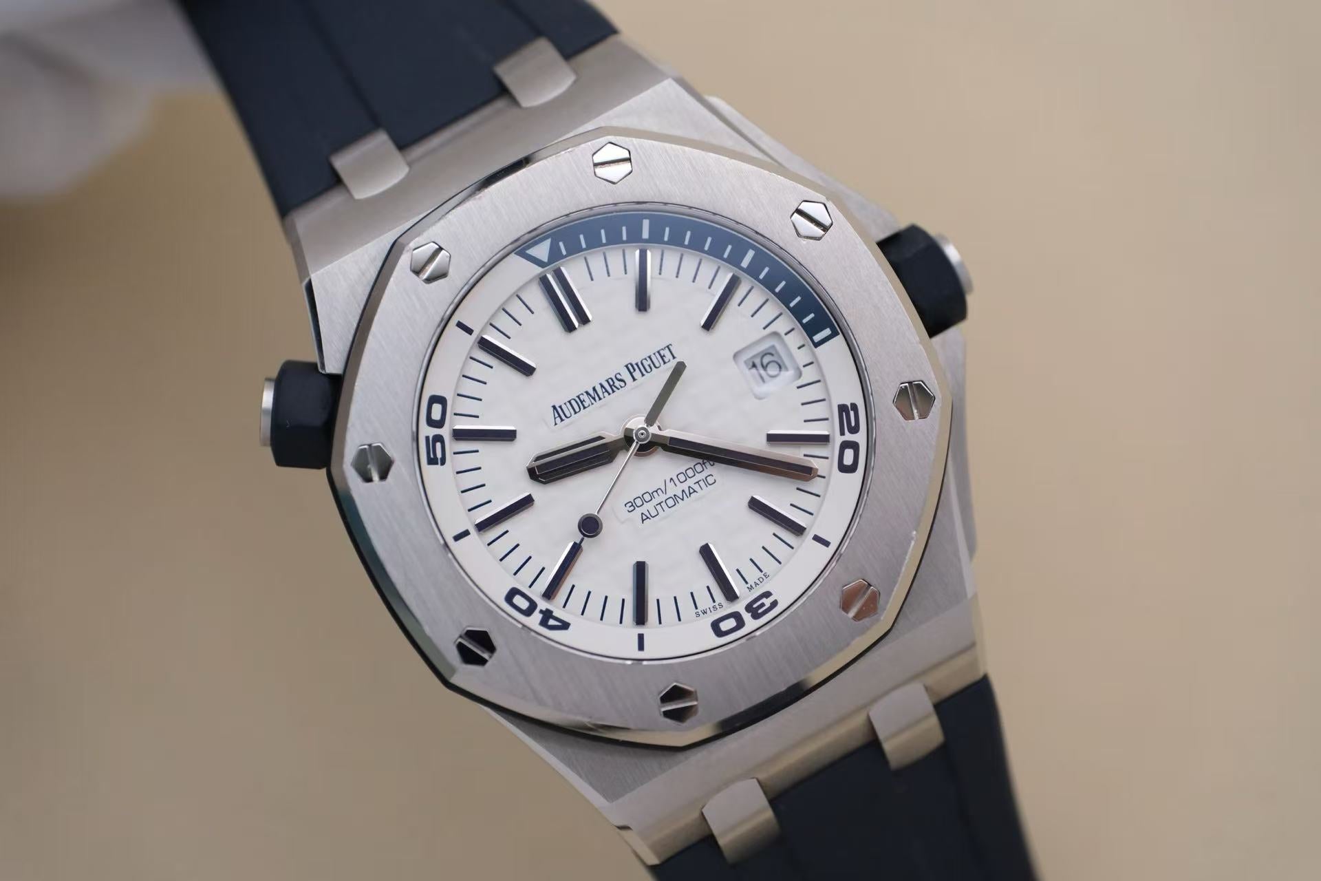 ✦ 爱彼 Audemars Piguet 皇家橡树离岸型 15710ST 42毫米 精钢 白盘 自动机械