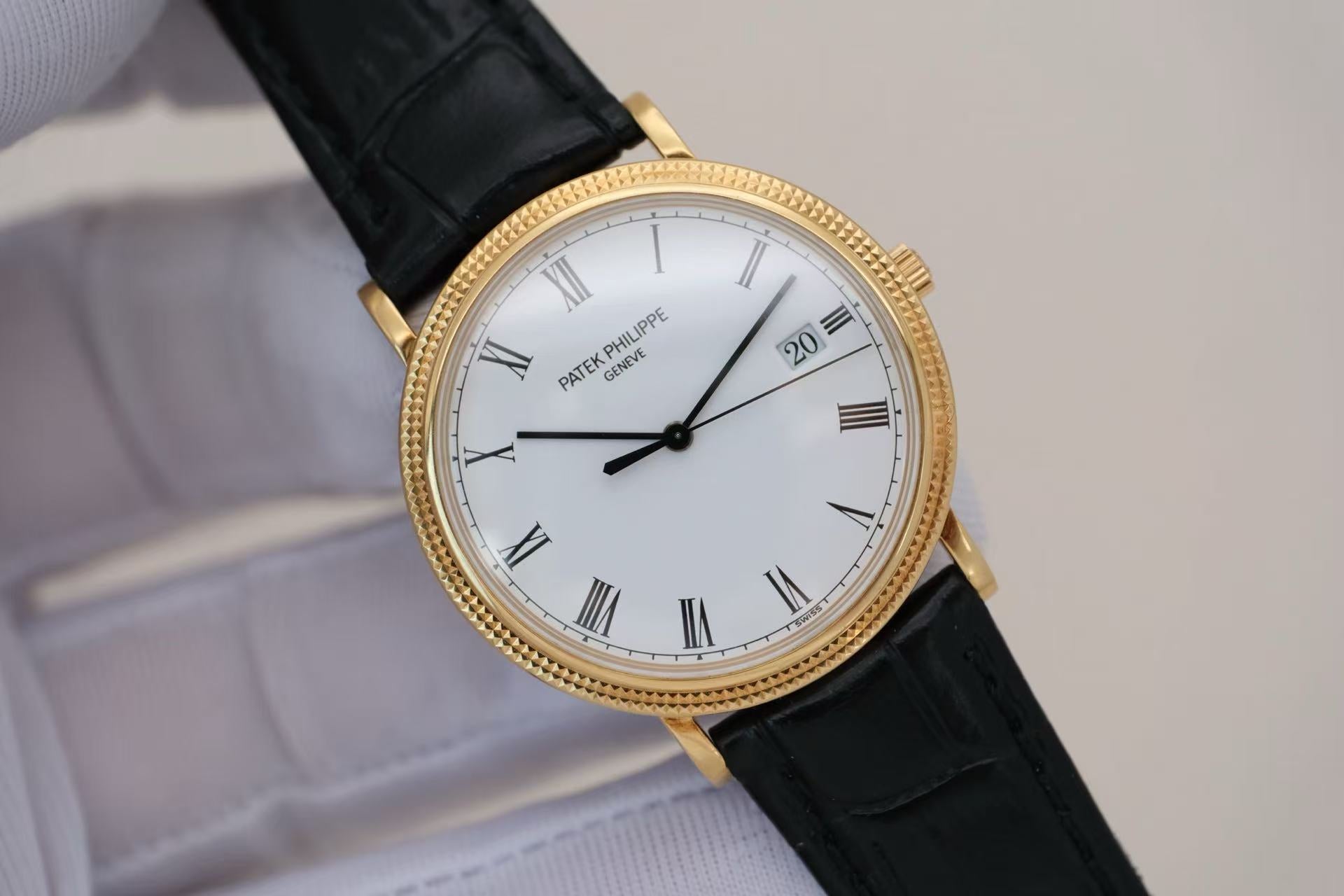 ✦ 百达翡丽 Patek Philippe 卡拉卓华 3944J 33毫米 18K黄金 巴黎钉纹 石英机芯