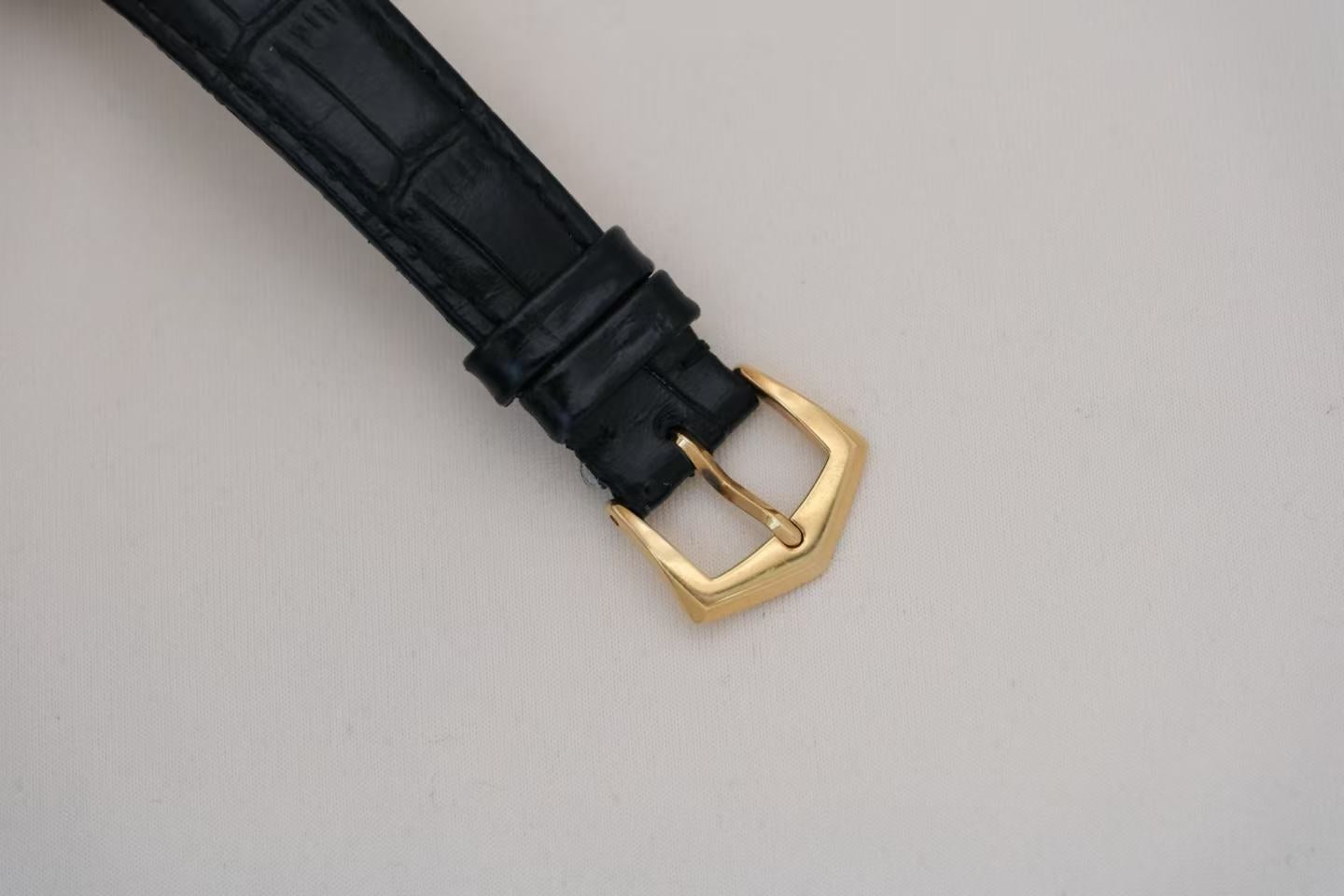 ✦ 百达翡丽 Patek Philippe 卡拉卓华 3944J 33毫米 18K黄金 巴黎钉纹 石英机芯