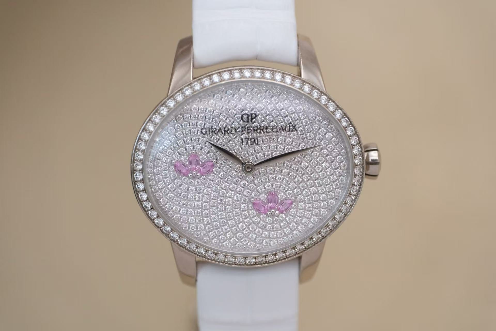 ✦ 芝柏 Girard-Perregaux 猫眼 80489D 35x30毫米 18K白金 满天星镶钻 自动机械