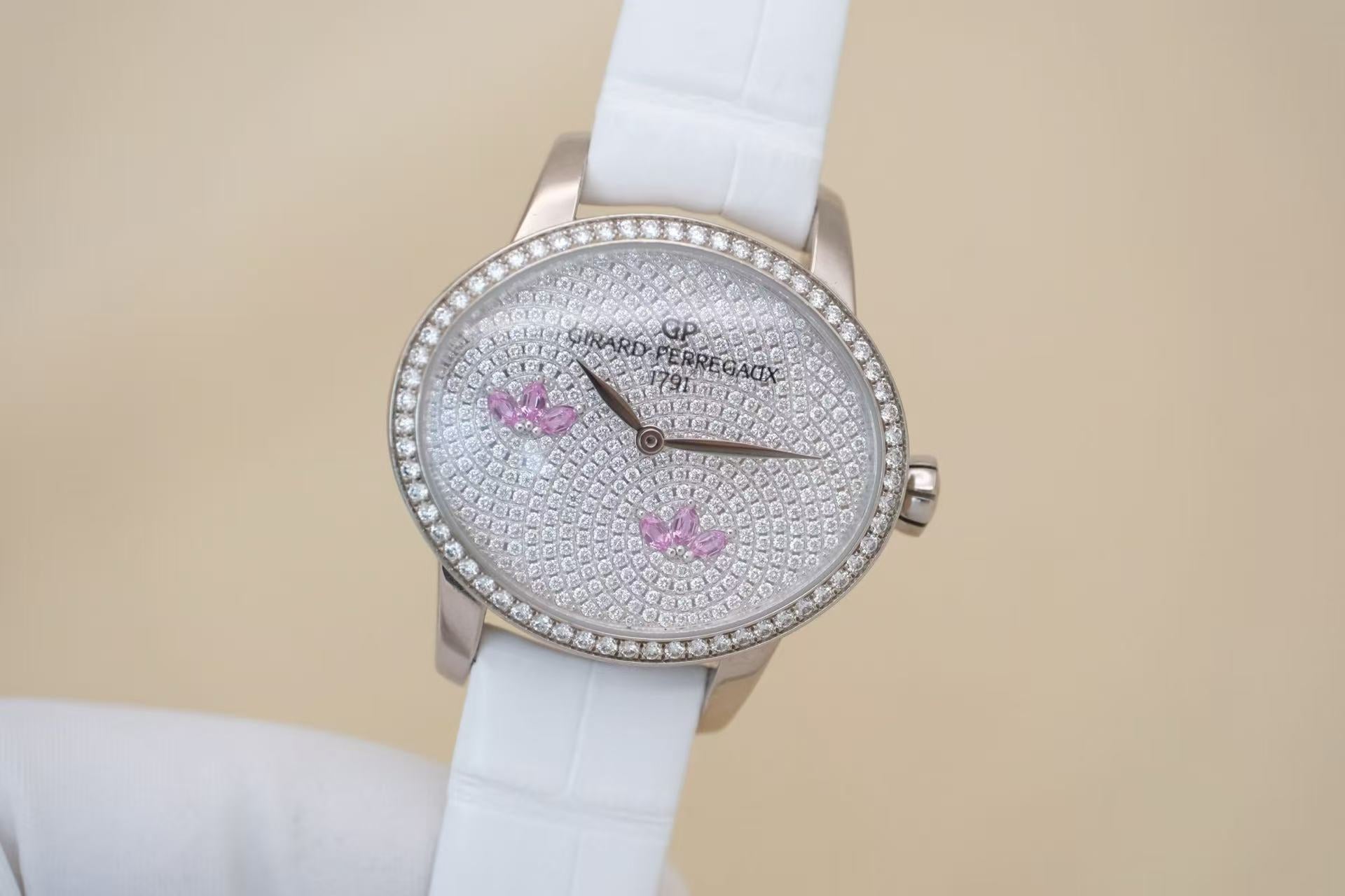 ✦ 芝柏 Girard-Perregaux 猫眼 80489D 35x30毫米 18K白金 满天星镶钻 自动机械