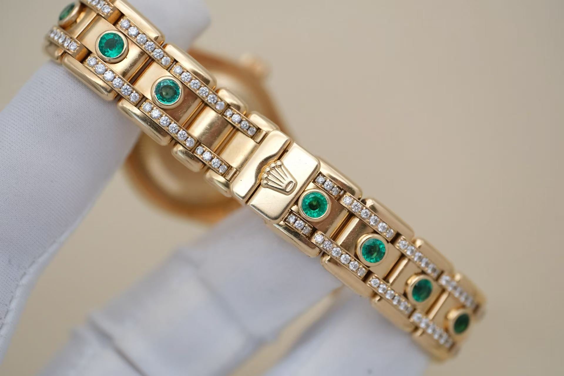 ✦ Rolex Pearlmaster 80308 29mm 18K Yellow Gold with Emerald Reflective Automatic Mechanical Watch