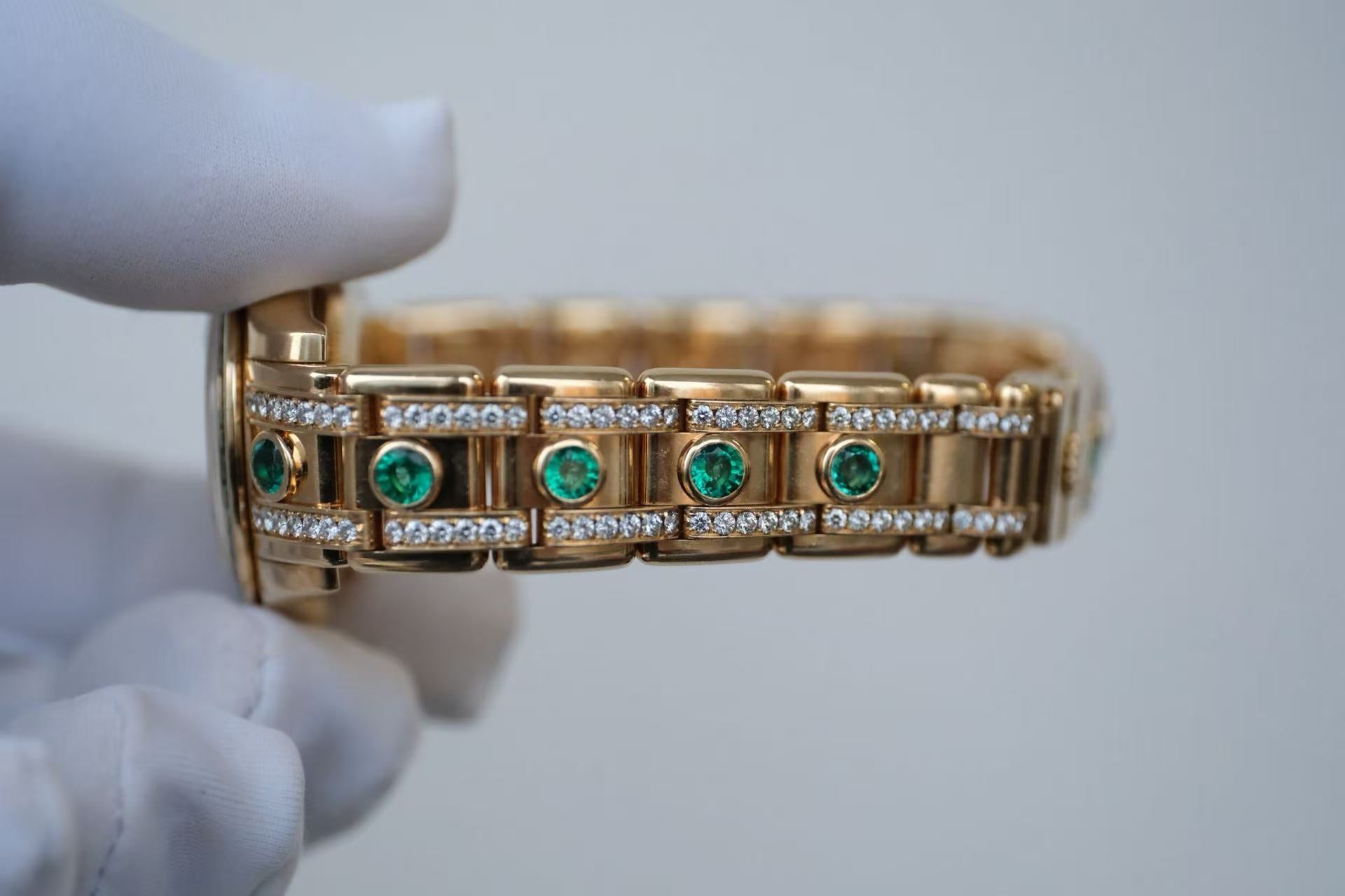 ✦ Rolex Pearlmaster 80308 29mm 18K Yellow Gold with Emerald Reflective Automatic Mechanical Watch