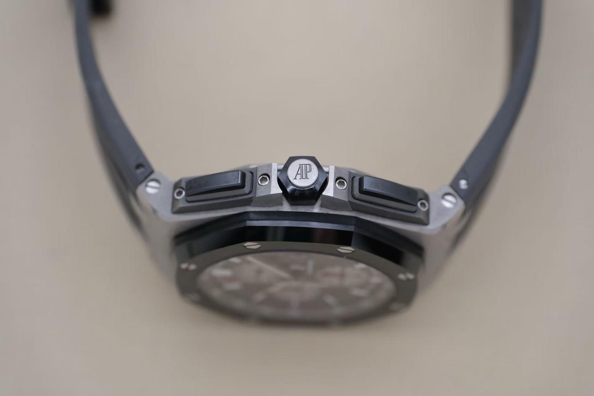 ✦ Audemars Piguet Royal Oak Offshore 26400IO 44mm Titanium Automatic Chronograph