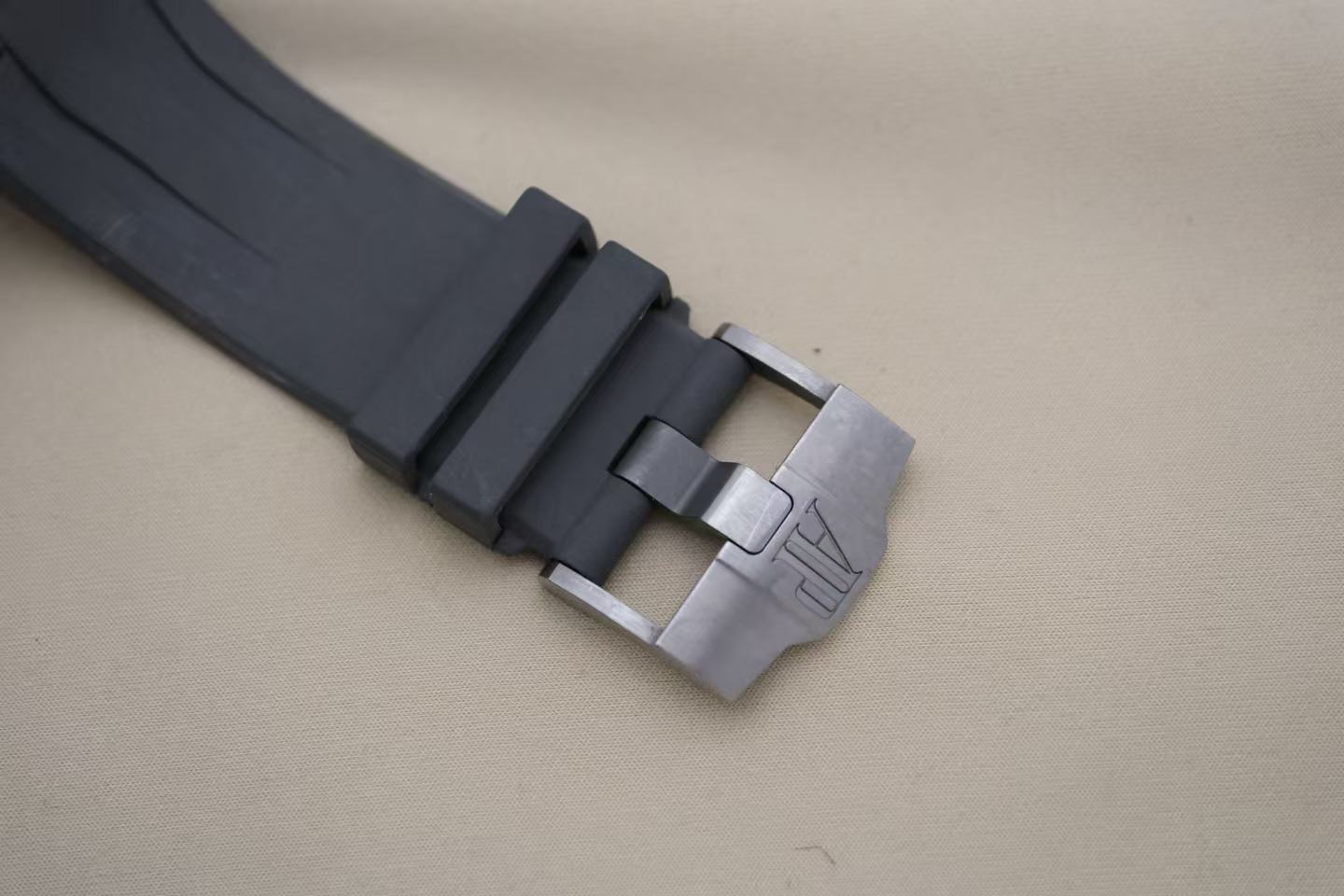 ✦ Audemars Piguet Royal Oak Offshore 26400IO 44mm Titanium Automatic Chronograph