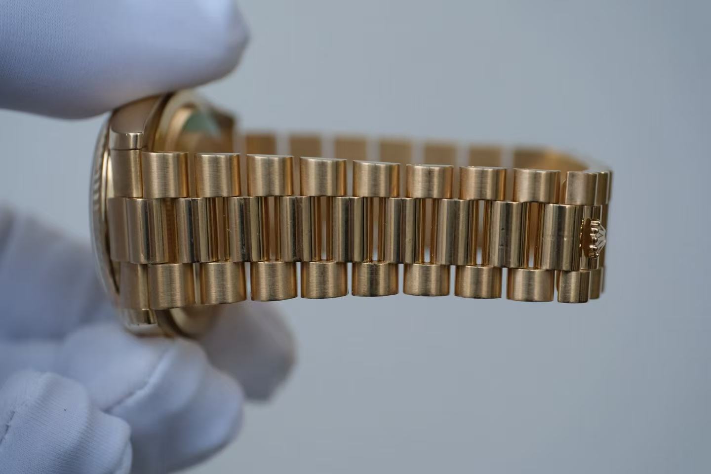 ✦ Rolex Day-Date 36 m118238 18K Gold Rare Crystal with Green and Blue Sapphire Octopus Eye