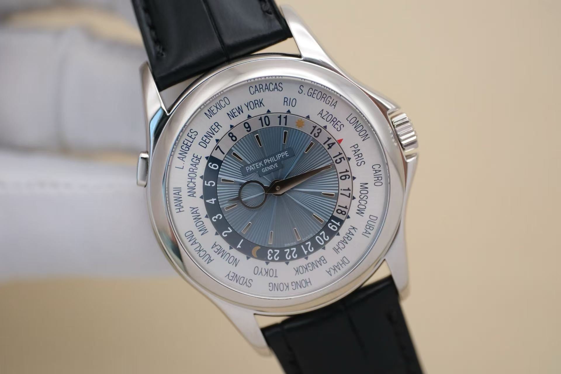 ✦ Patek Philippe Complications Timepiece 5130P 39.5mm 950 Platinum World Time