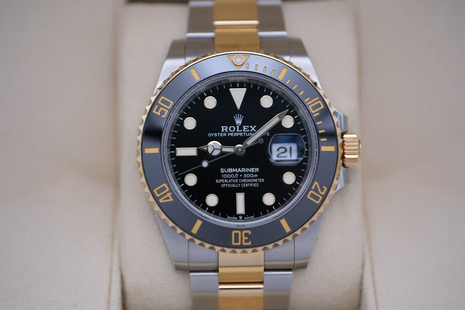 ✦ Rolex Submariner 126613LN 41mm 18K Gold and Steel III Automatic Mechanical Submariner