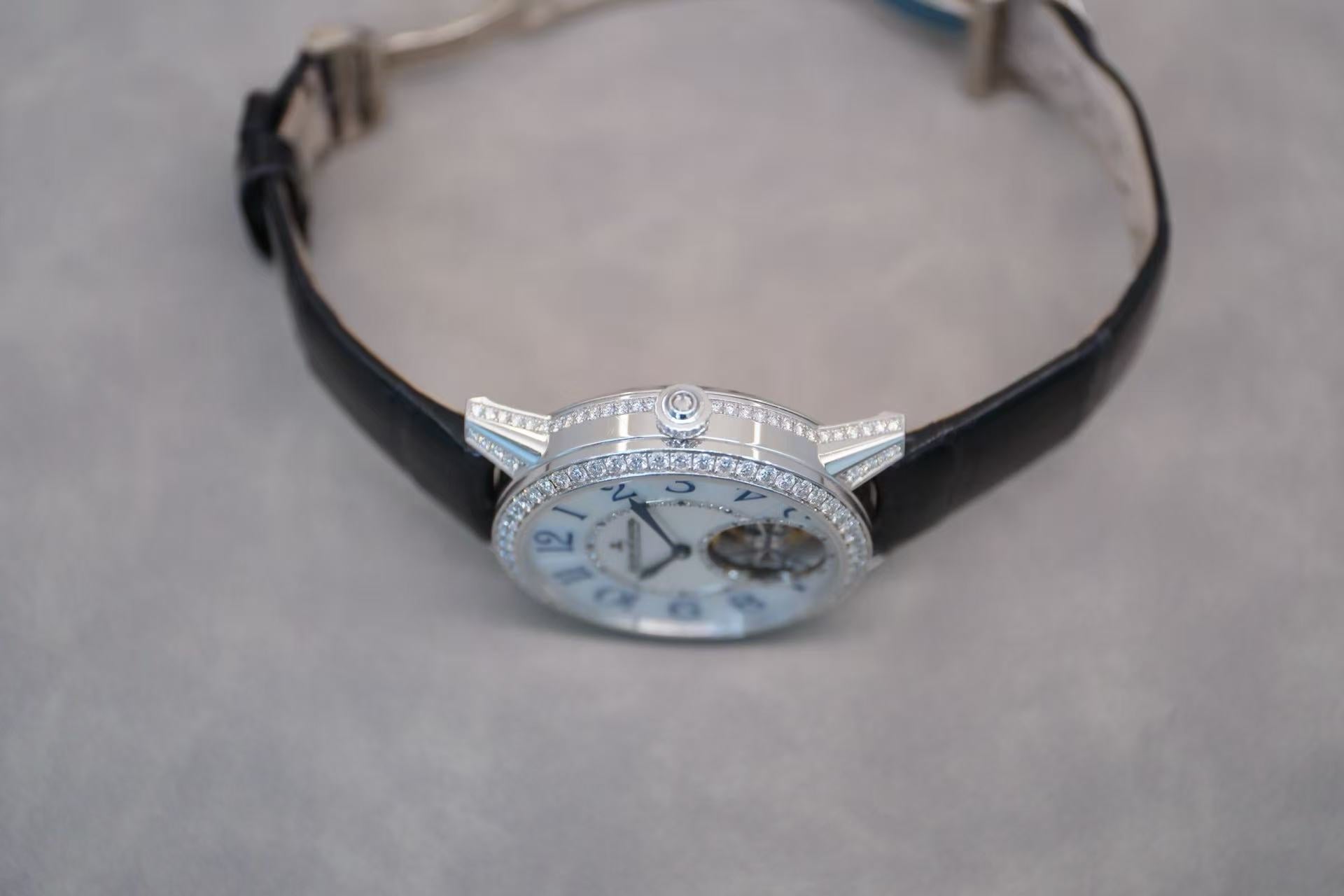 ✦ Jaeger-LeCoultre Rendez-Vous Collection Q3413408 18K White Gold Tourbillon with Full Diamond Mother-of-Pearl Disc