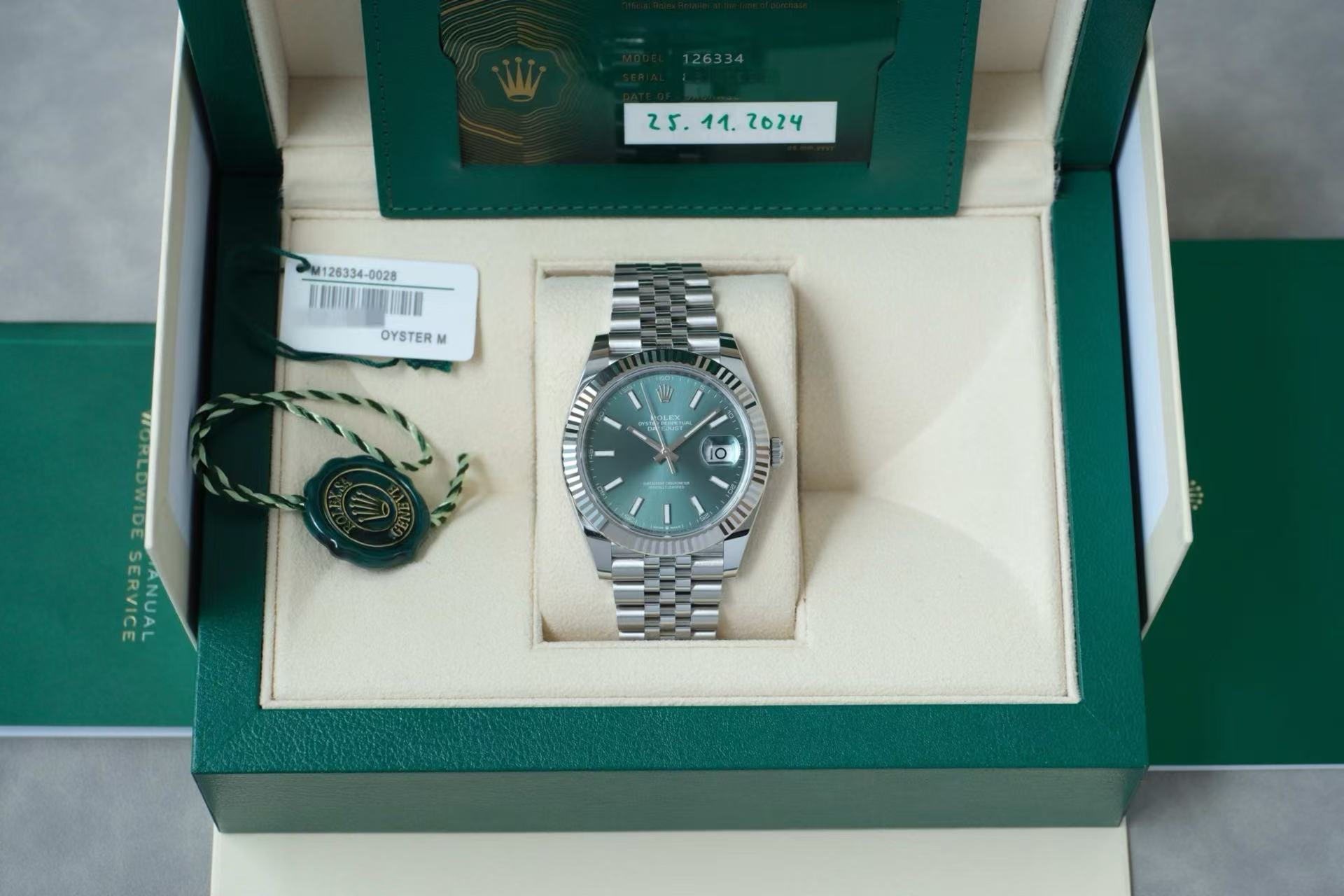 ✦ Rolex Datejust 126334 41mm Mint Green Dial 18K White Gold Fluted Bezel, November 2024, Full Set, Unused