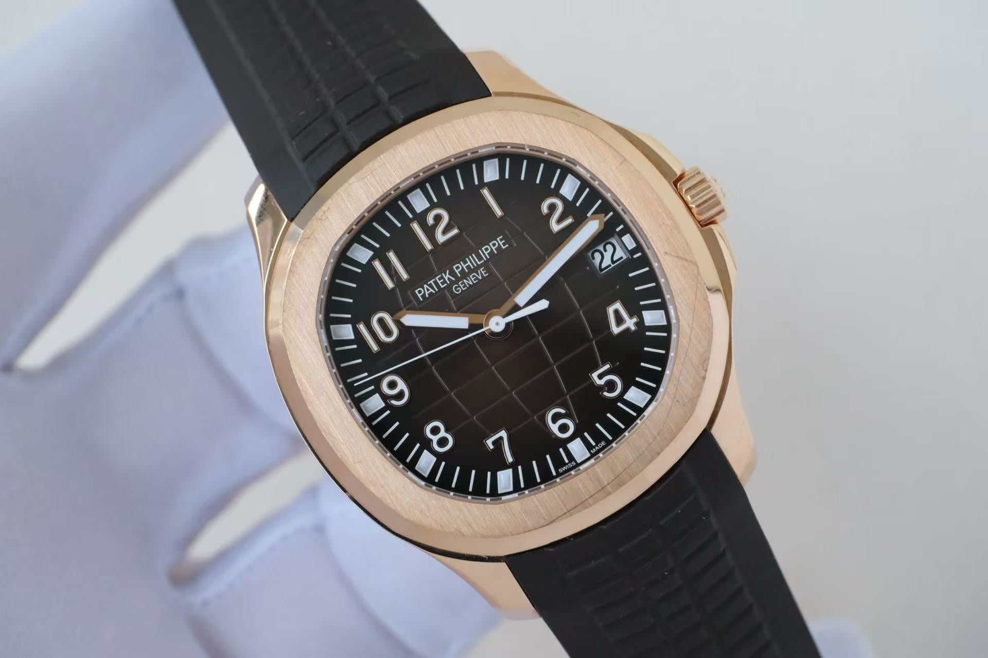 ✦ Patek Philippe Aquanaut 5167R-001 40mm 18K Rose Gold, 2017 China Import Full Set