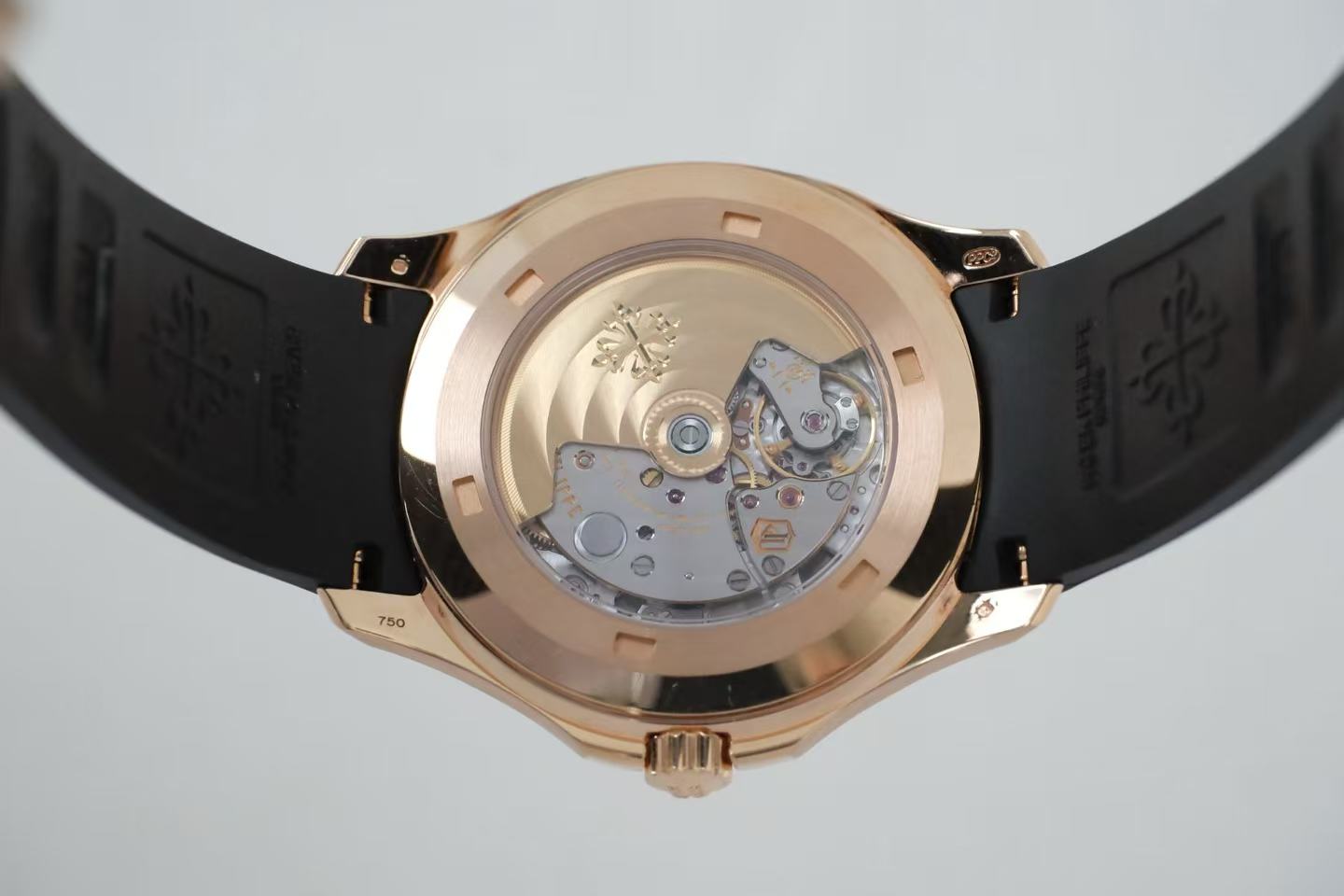 ✦ Patek Philippe Aquanaut 5167R-001 40mm 18K Rose Gold, 2017 China Import Full Set