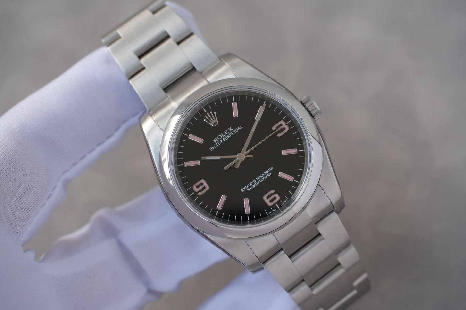 ✦ Rolex Oyster Perpetual 116000, Silver Dial 3-6-9, 36mm, Unused Complete Set (QR Code Film)