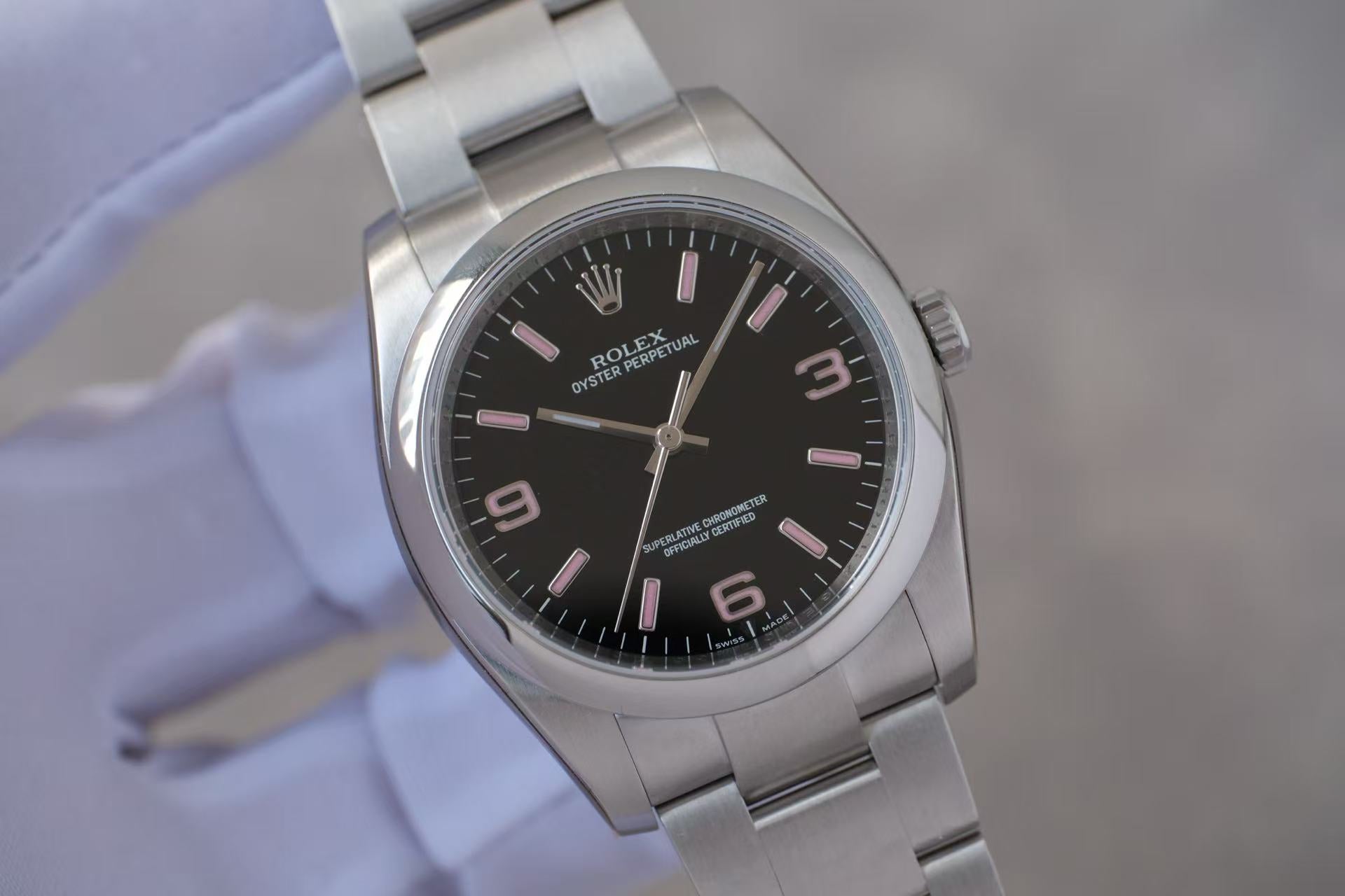 ✦ Rolex Oyster Perpetual 116000, Silver Dial 3-6-9, 36mm, Unused Complete Set (QR Code Film)