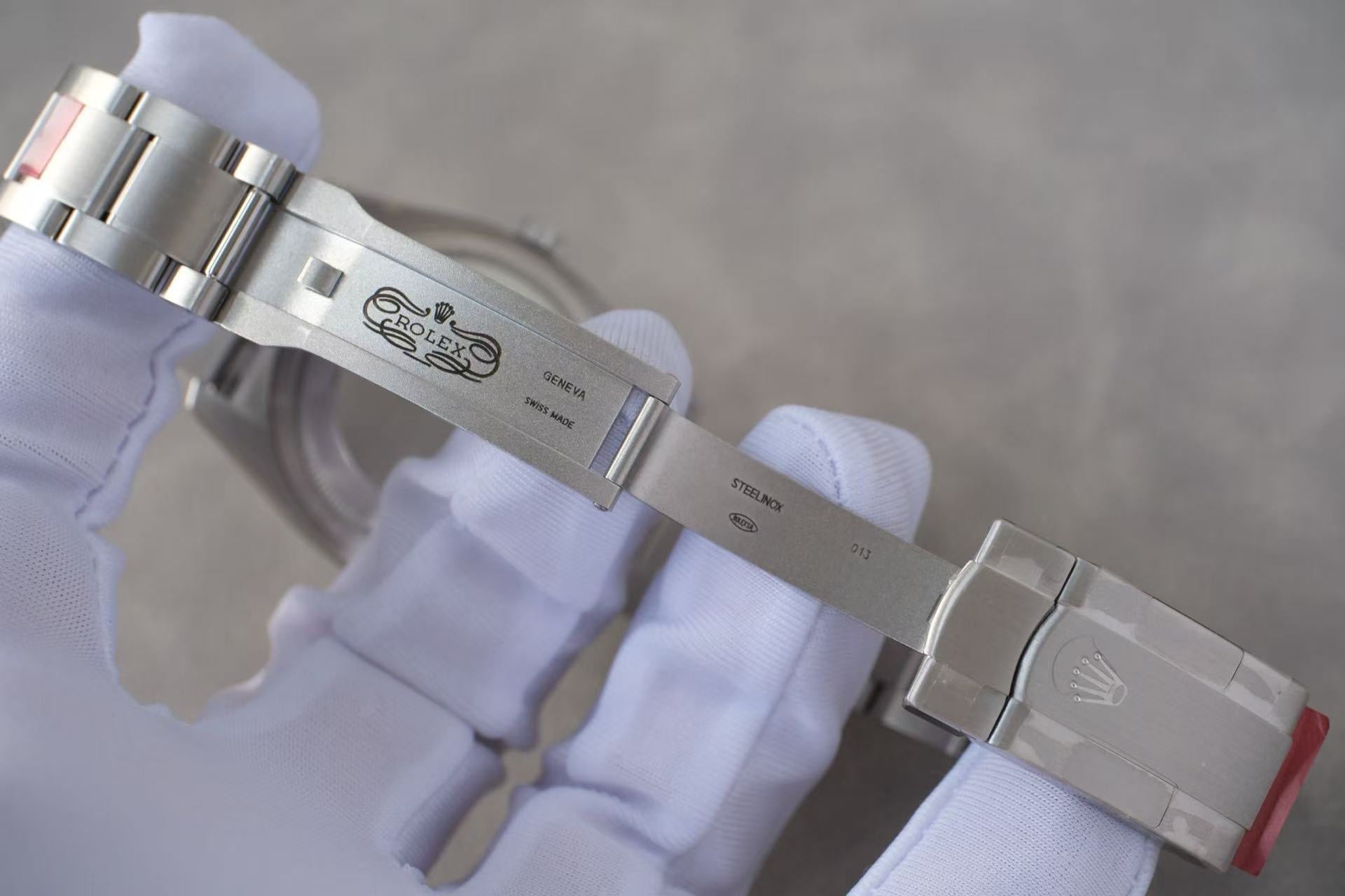 ✦ Rolex Oyster Perpetual 116000, Silver Dial 3-6-9, 36mm, Unused Complete Set (QR Code Film)