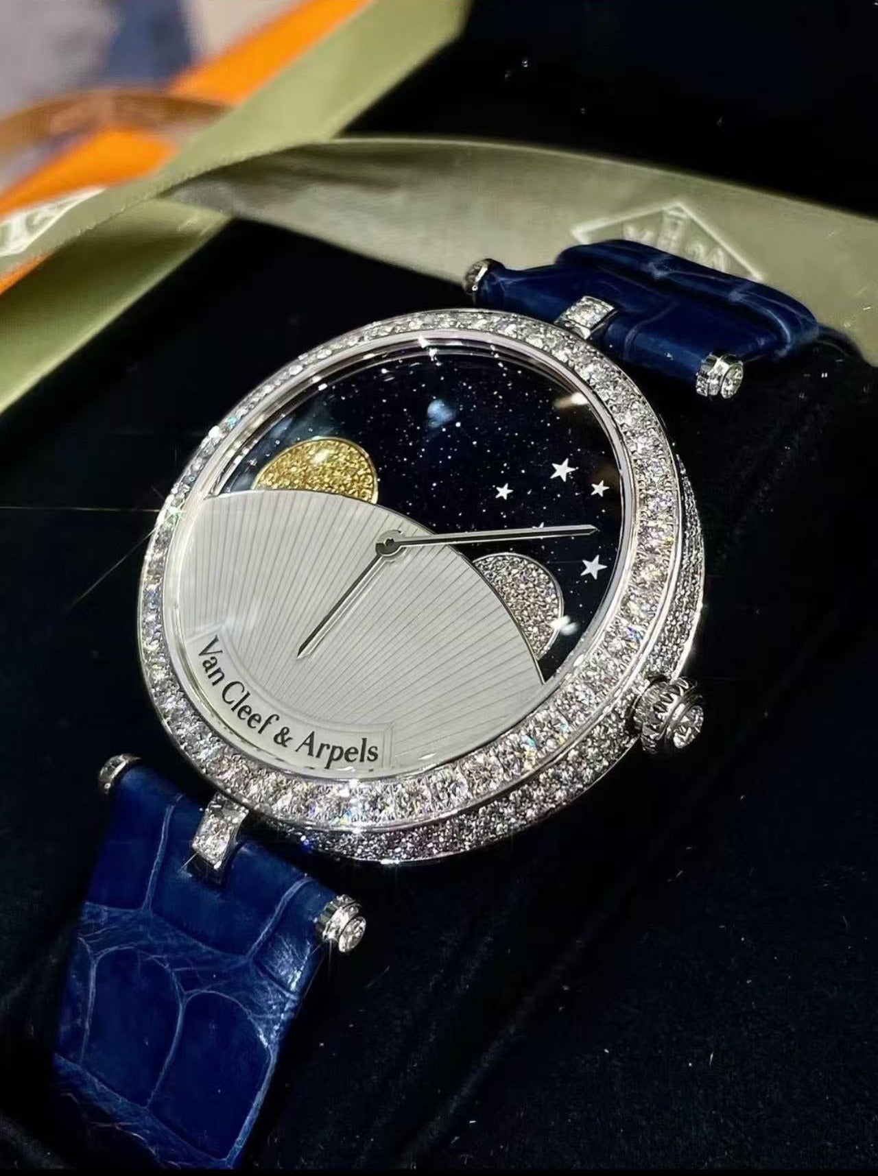 ✦ Van Cleef & Arpels Poetic Complications VCARN25800 18K White Gold Day/Night Display Watch, Fully Refurbished