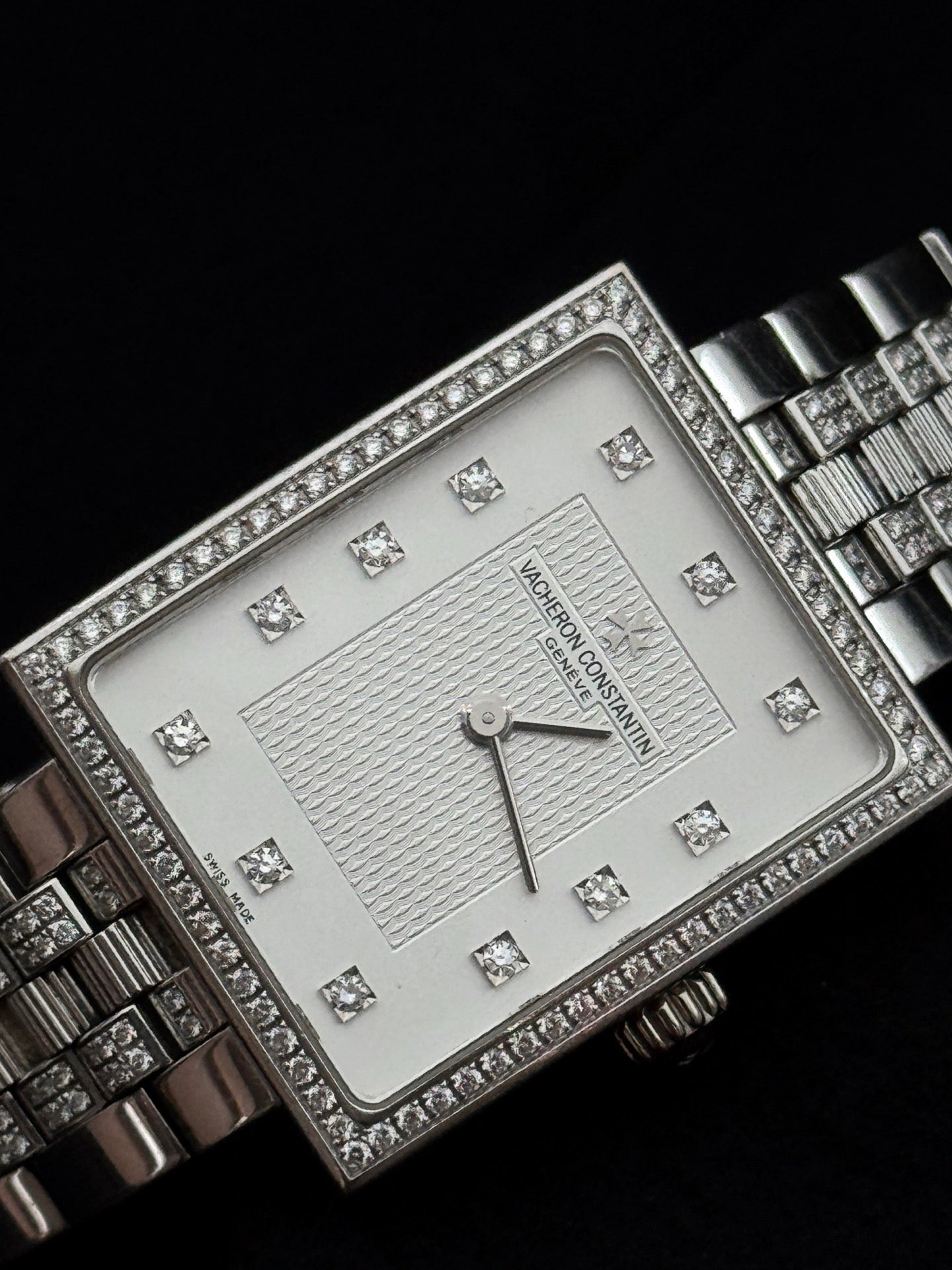 江诗丹顿 Vacheron Constantin 25591/Q03G-9760 18K白金镶钻 26x31毫米 石英女表 2015年证书