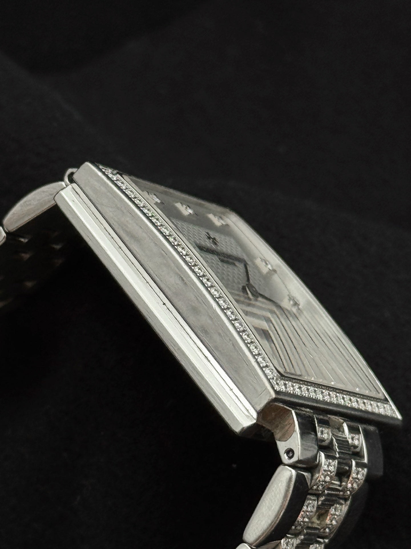 江诗丹顿 Vacheron Constantin 25591/Q03G-9760 18K白金镶钻 26x31毫米 石英女表 2015年证书