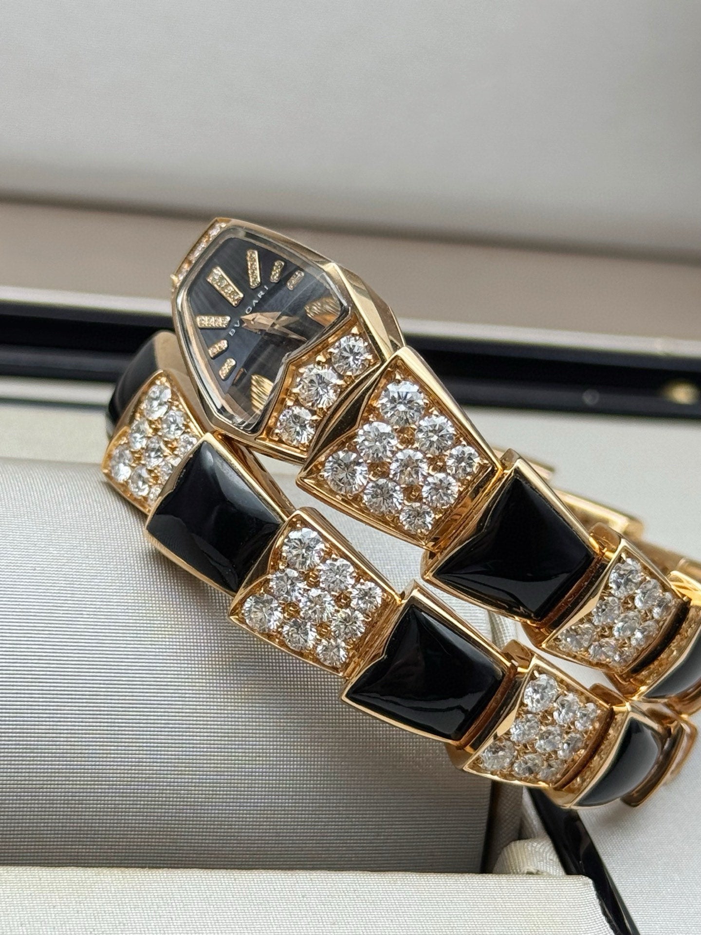 宝格丽 Bvlgari Serpenti系列 101790 26毫米 18K玫瑰金镶钻 石英女表 99新单表