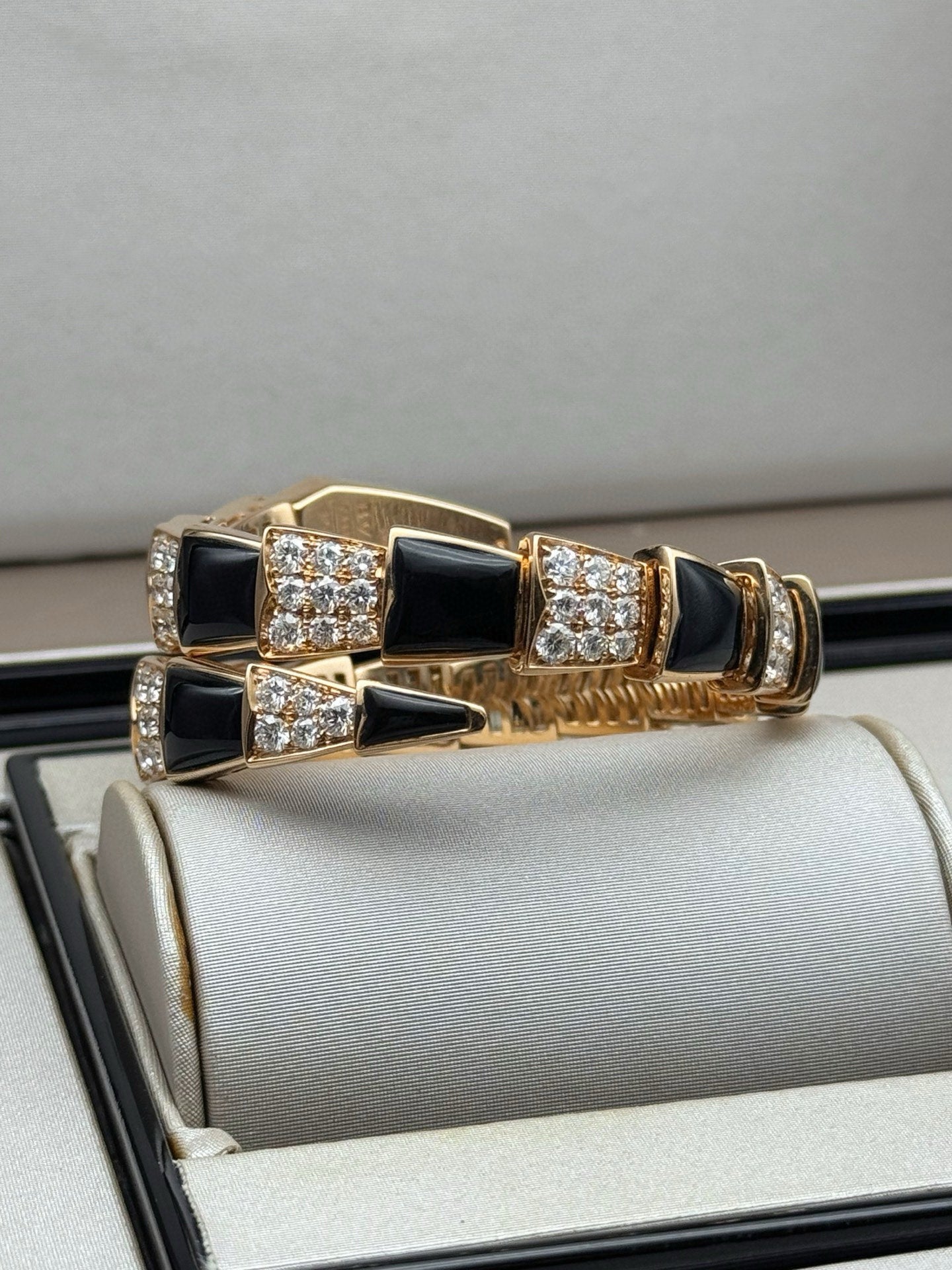 宝格丽 Bvlgari Serpenti系列 101790 26毫米 18K玫瑰金镶钻 石英女表 99新单表