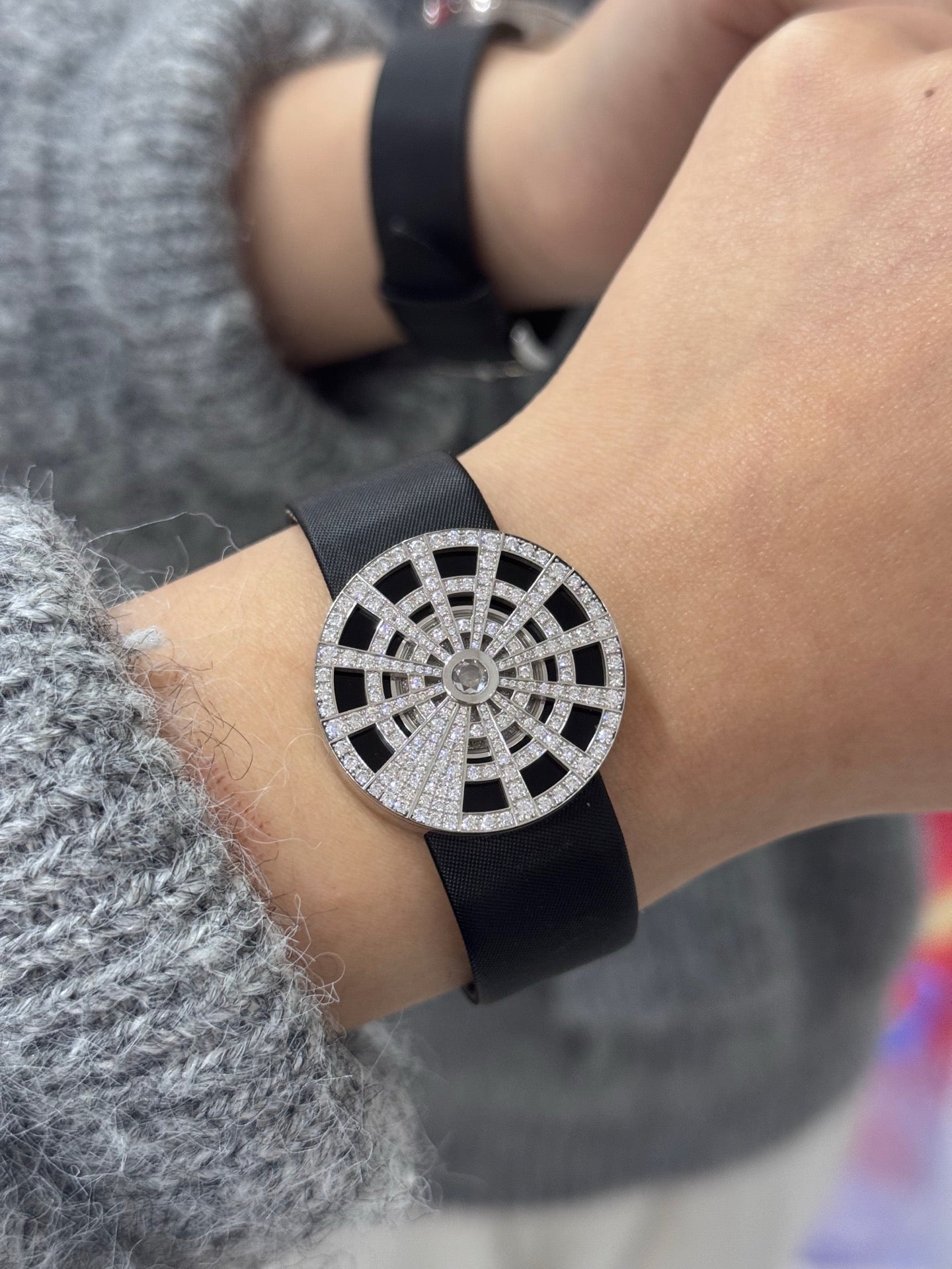 伯爵 Piaget Limelight系列 G0A33186 18K白金镶钻 30毫米 创意旋转盘面 石英女表 98新单表