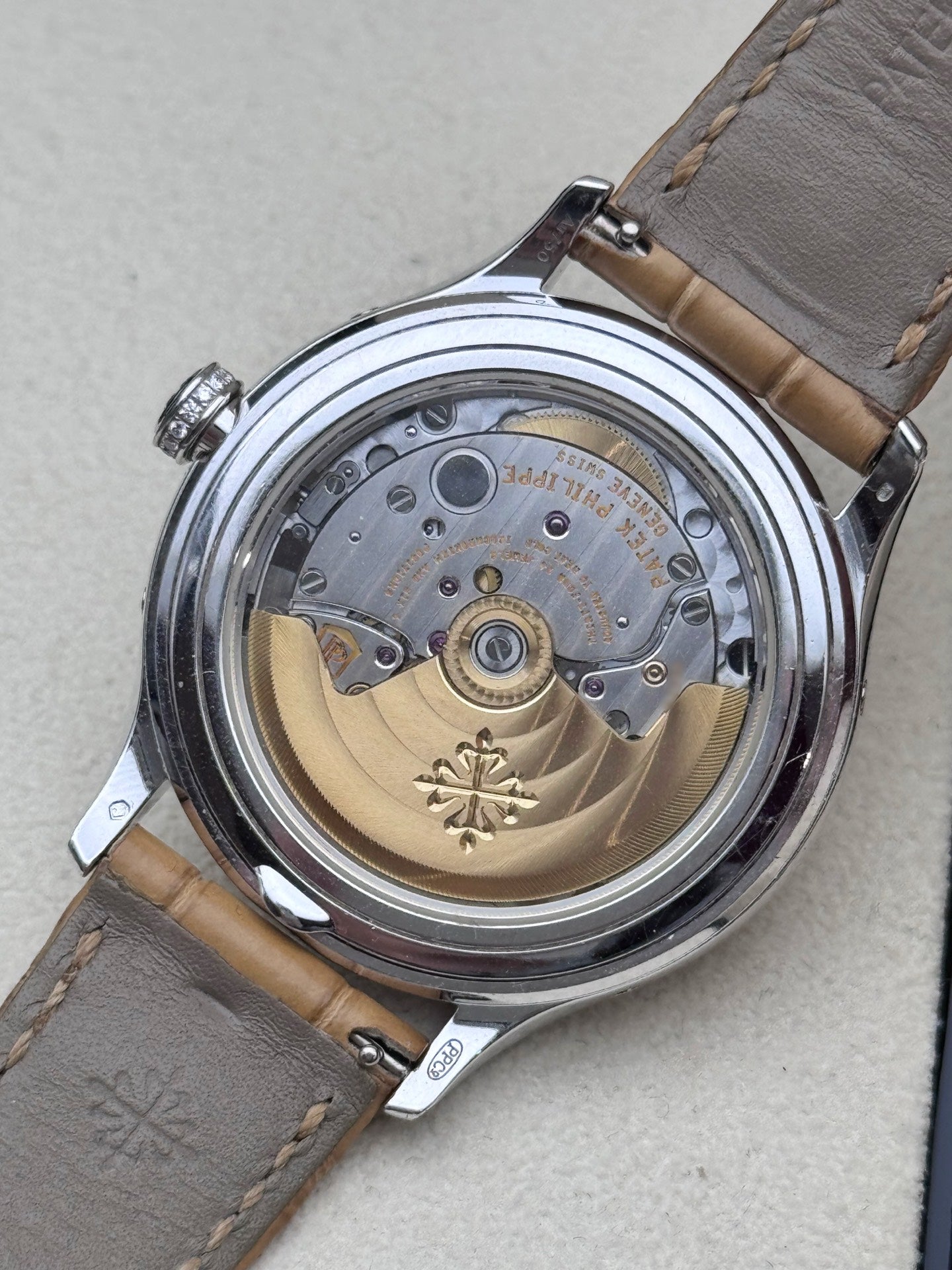 百达翡丽 Patek Philippe 复杂功能时计系列 4947G-010 18K白金镶钻 38毫米 年历月相 98新单表