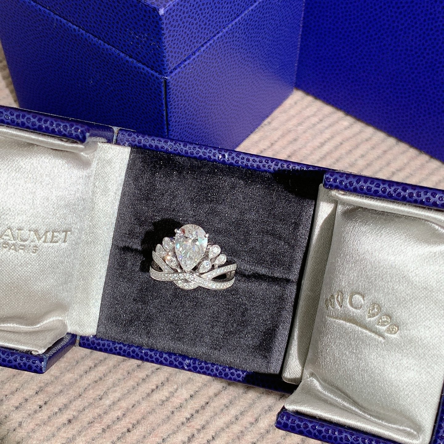 Chaumet Josephine Heron Collection 2.01-carat pear-shaped diamond ring, E color, VVS2, size 50, 2022, complete set in stock.