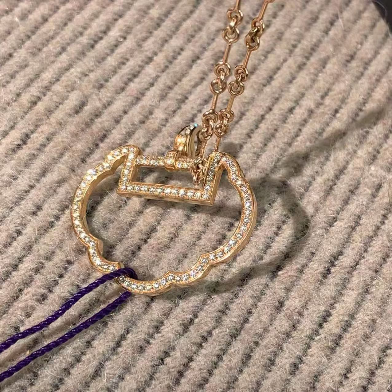 Qeelin Yu Yi series 18K rose gold full diamond large Ruyi lock necklace with bamboo chain, 2023 complete set in stock.