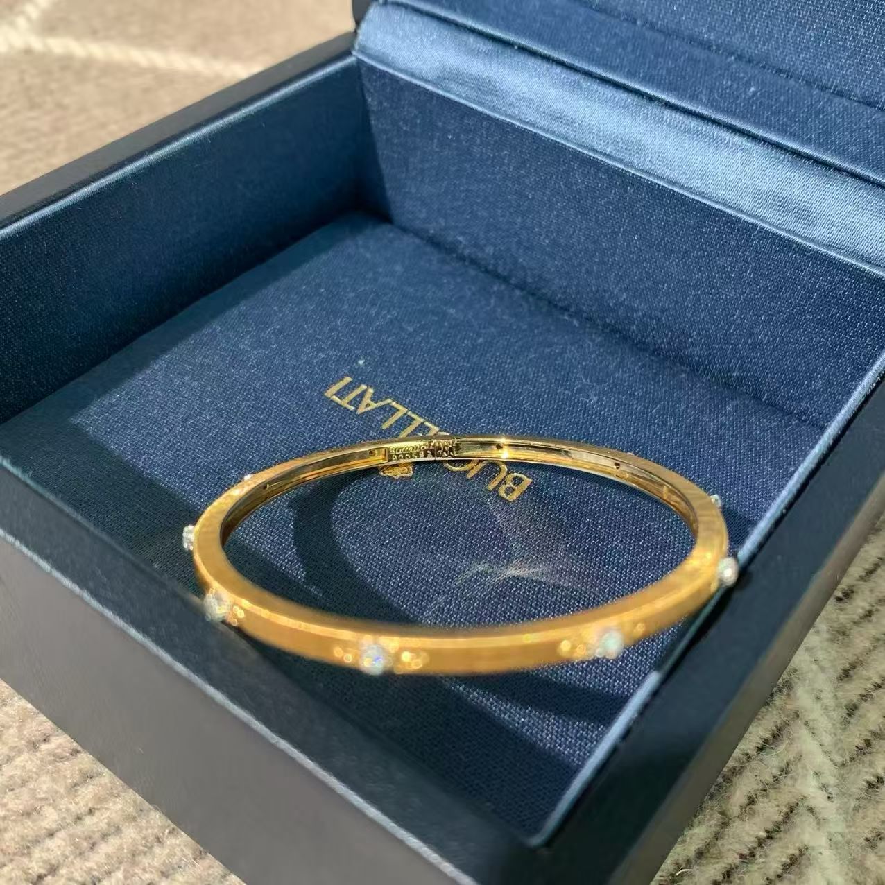 Buccellati Macri Classica 18K Gold 10-Diamond Bangle, Narrow Version, 17cm, 2022, Full Set Available Now