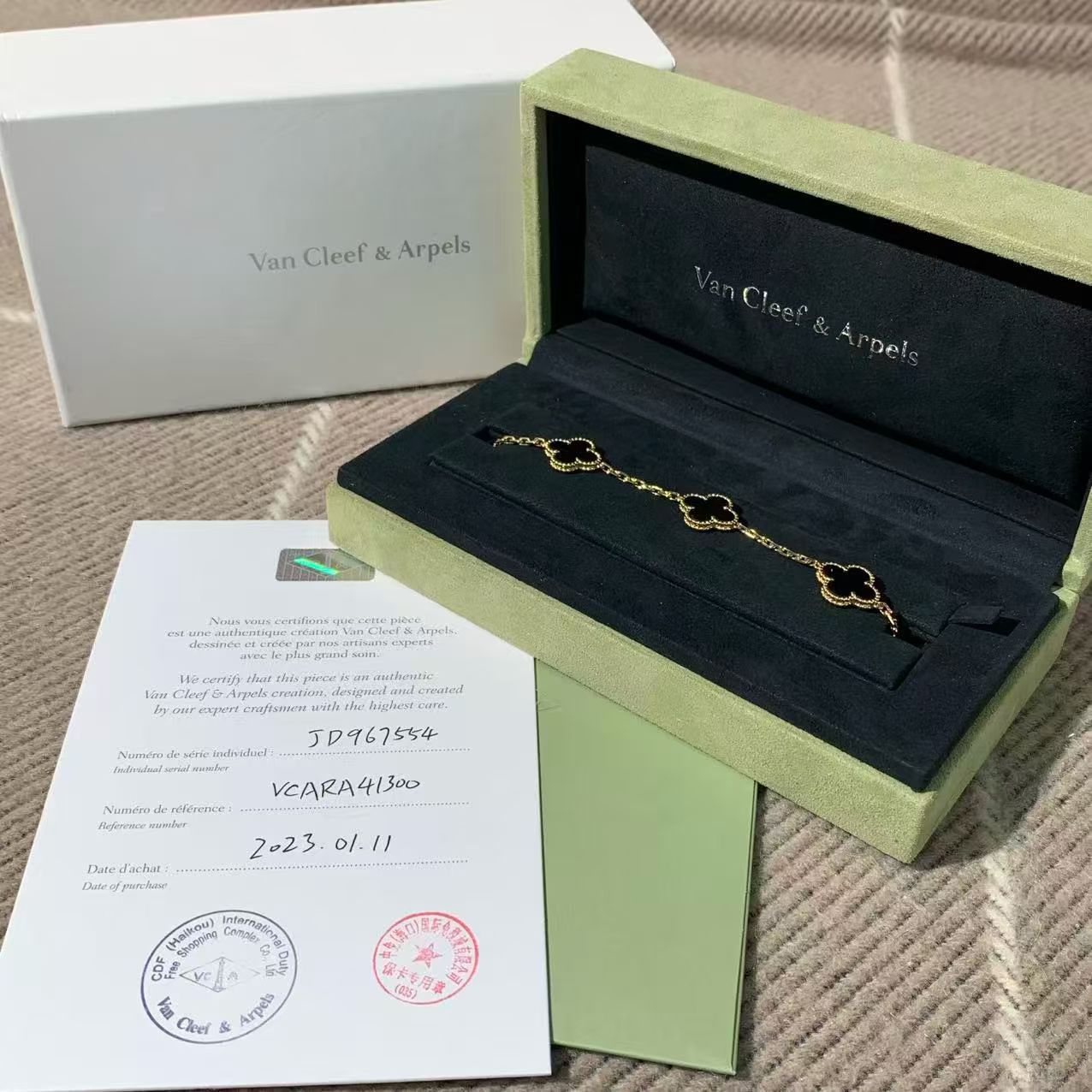 VCA Vintage Alhambra Black Onyx Five-Flower Bracelet in 18K Gold, 2023 Complete Set, Premium Quality, In Stock