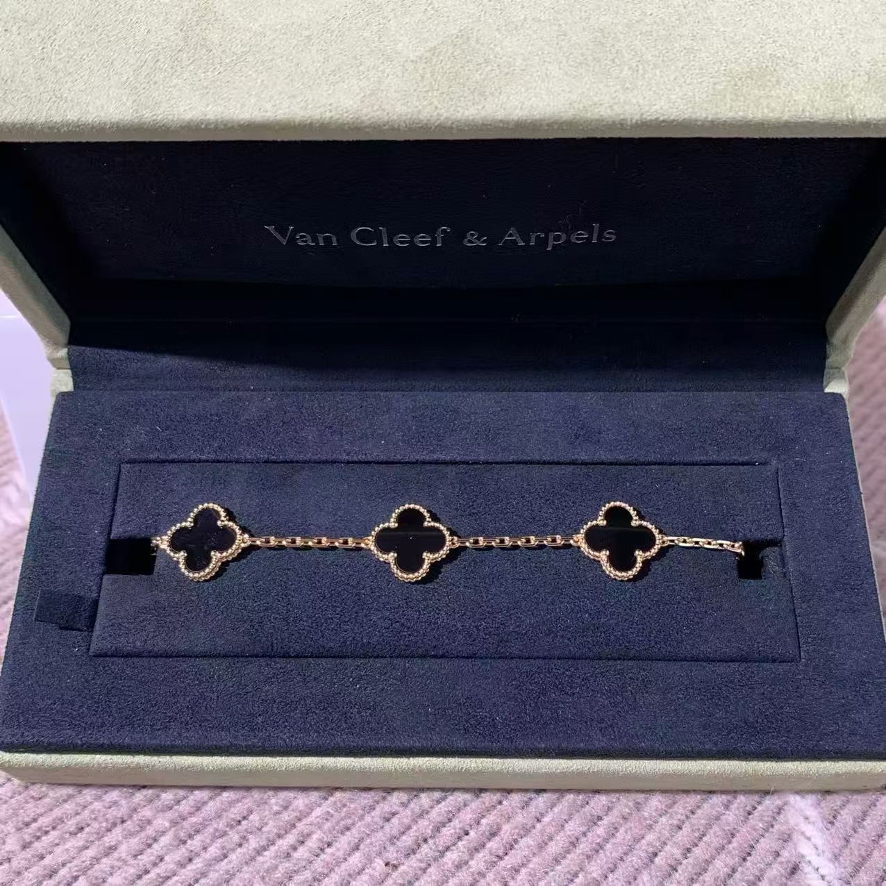 VCA Vintage Alhambra Black Onyx Five-Flower Bracelet in 18K Gold, 2023 Complete Set, Premium Quality, In Stock