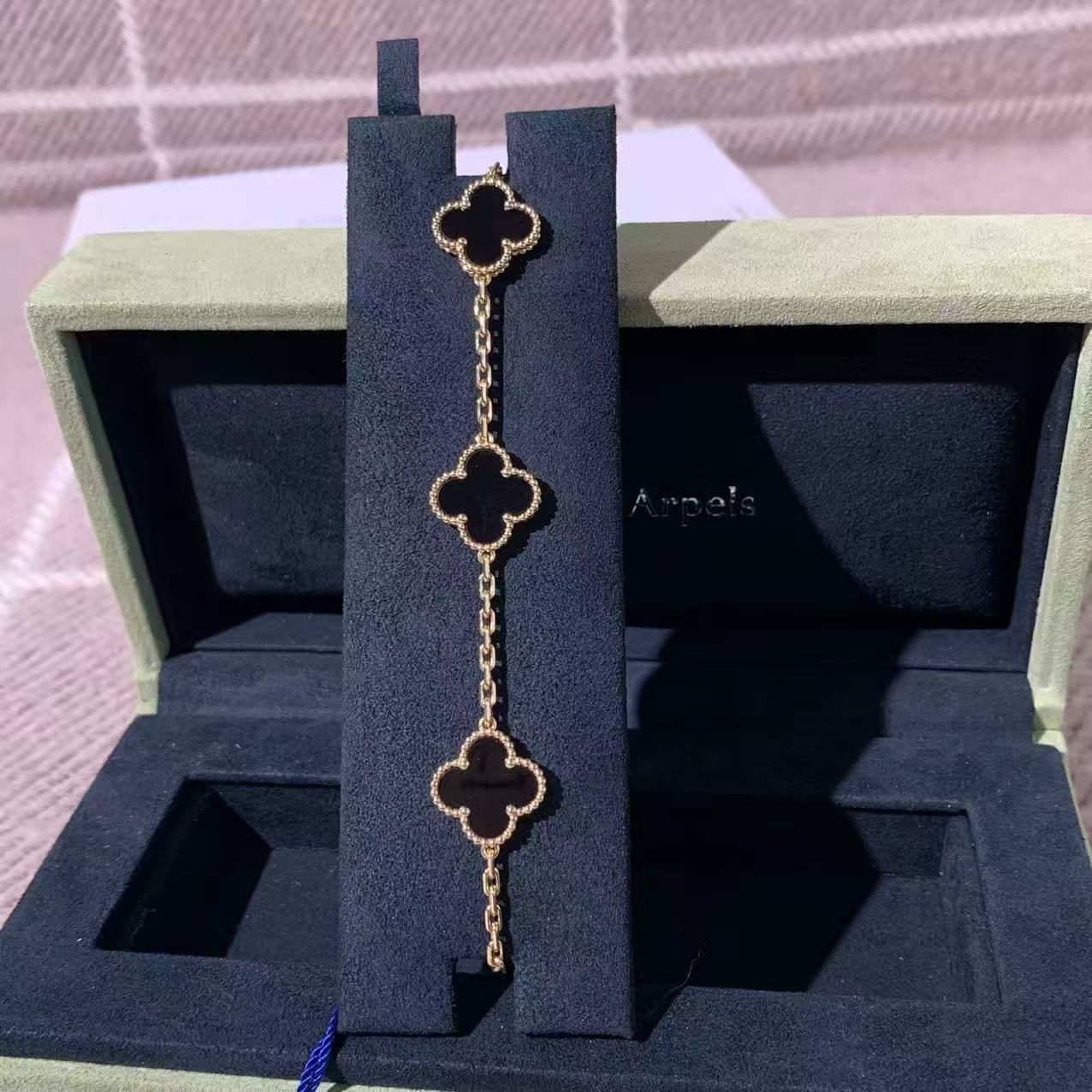 VCA Vintage Alhambra Black Onyx Five-Flower Bracelet in 18K Gold, 2023 Complete Set, Premium Quality, In Stock