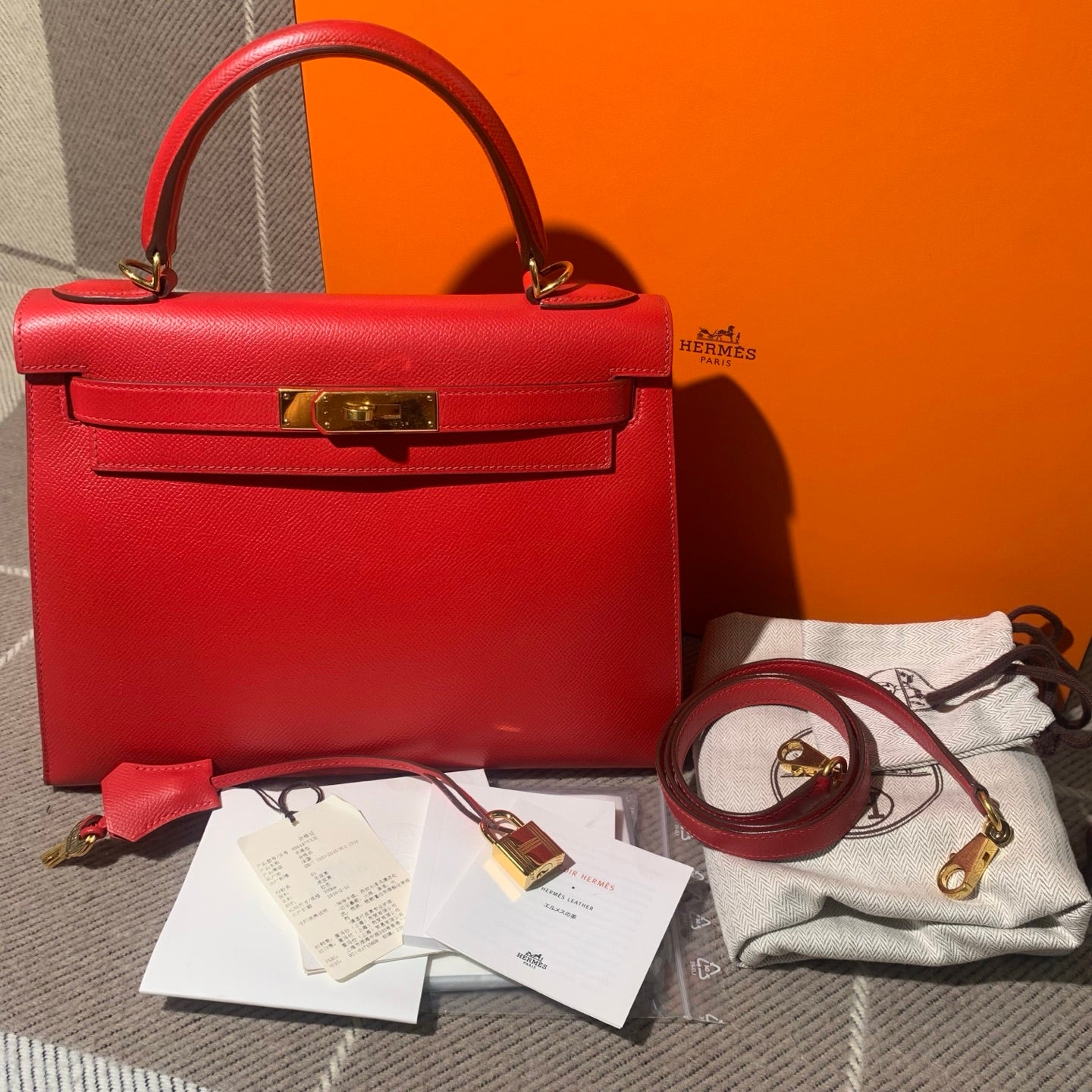 ✦ 爱马仕 Hermès Kelly 28 凯莉包 经典红 Epsom皮 金扣 Q刻 (极品大全套)