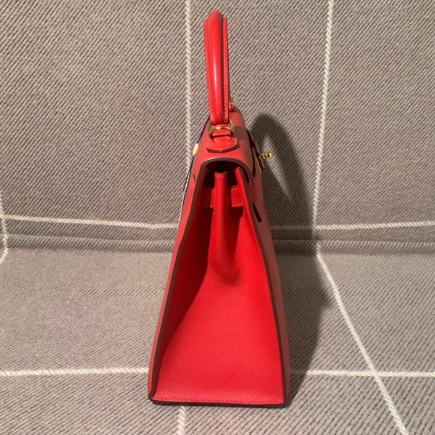 ✦ Hermès Kelly 28 bag, classic red Epsom leather, gold hardware with Q engraving (perfect complete set)