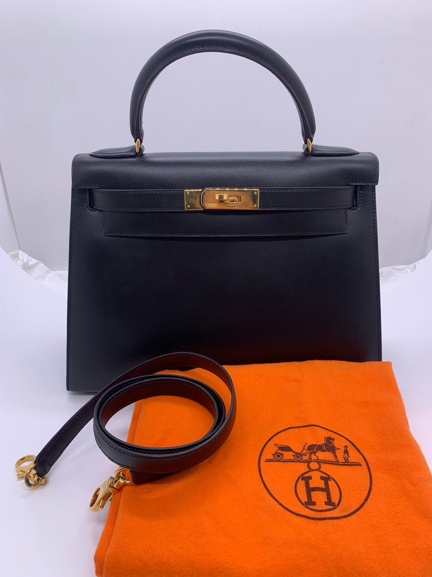 ✦ 爱马仕 Hermès Kelly 28 凯莉包 黑色 Box皮 金扣 圆圈U刻 (中古收藏级/黑金经典)