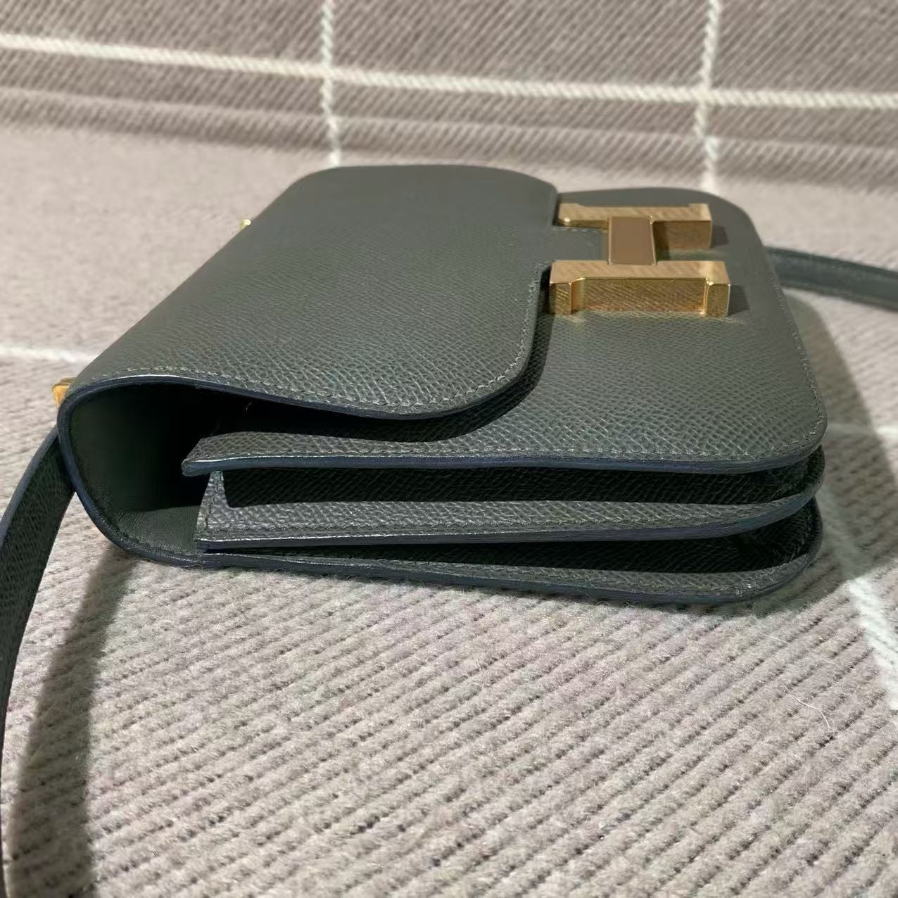 ✦ Hermès Constance 19 Bag C6 Grey-Green Epsom Leather with Gold Buckle and U-Engraving (Interior Mirror Version/Exquisite High-End Grey)