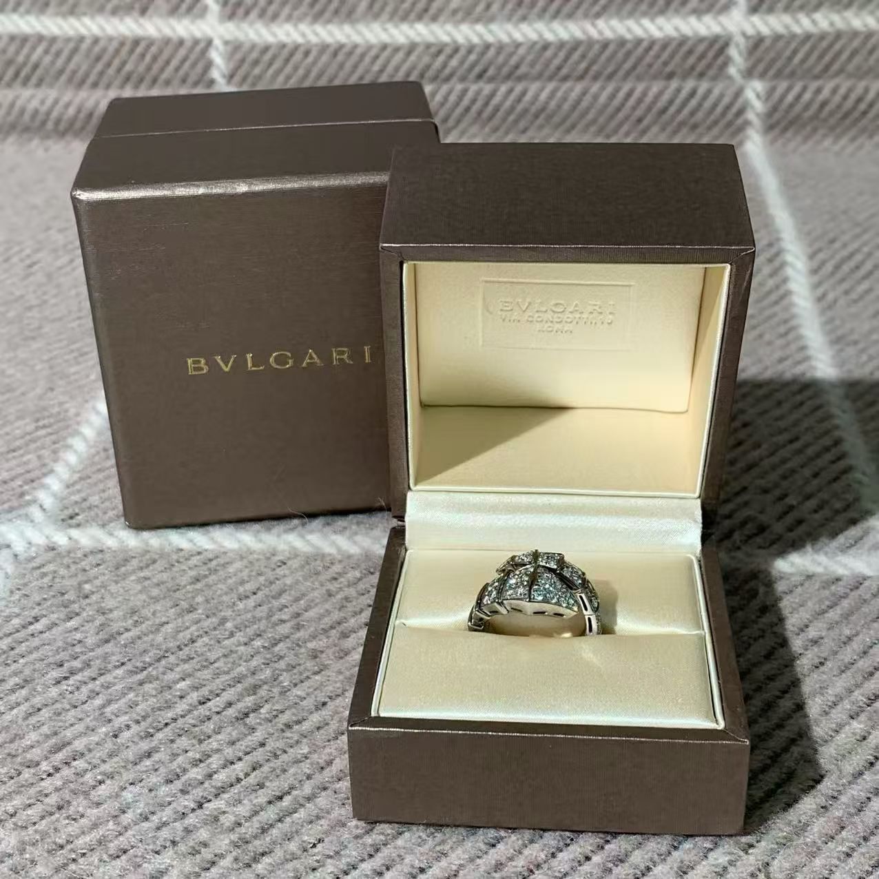 ✦ BVLGARI SERPENTI VIPER 18K white gold pavé diamond snake head ring, size S (complete set, 2023)