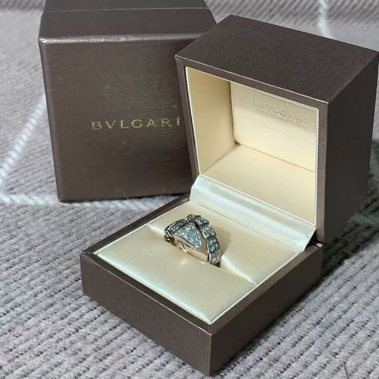 ✦ BVLGARI SERPENTI VIPER 18K white gold pavé diamond snake head ring, size S (complete set, 2023)