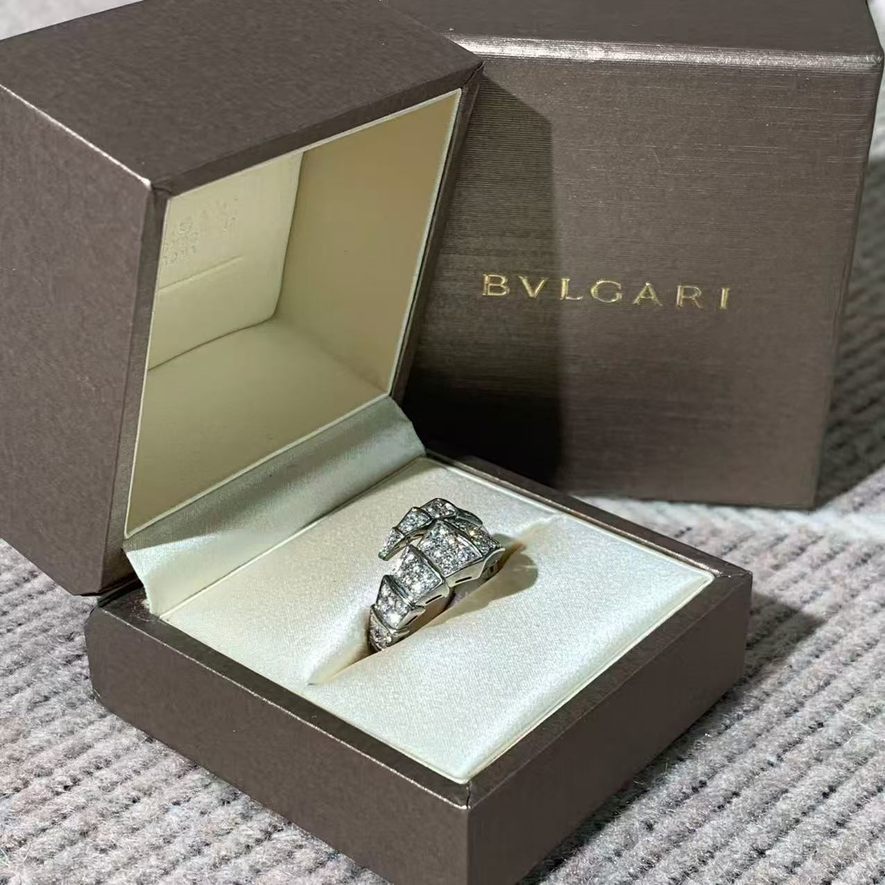 ✦ BVLGARI SERPENTI VIPER 18K white gold pavé diamond snake head ring, size S (complete set, 2023)