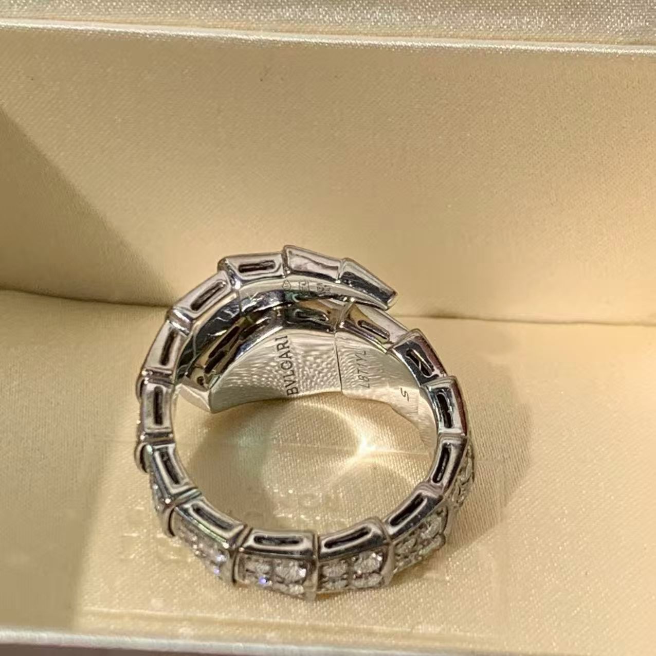 ✦ BVLGARI SERPENTI VIPER 18K white gold pavé diamond snake head ring, size S (complete set, 2023)