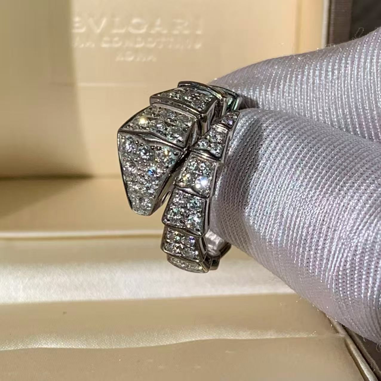 ✦ BVLGARI SERPENTI VIPER 18K white gold pavé diamond snake head ring, size S (complete set, 2023)