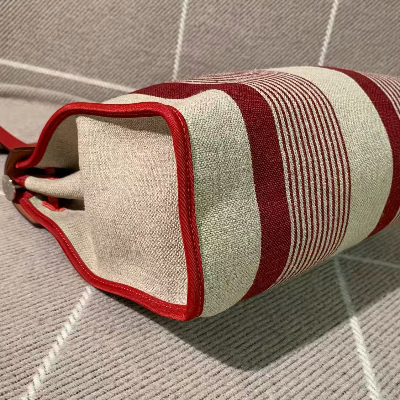 ✦ Hermès Herbag 31, red striped patchwork toile canvas with silver hardware and D-stamp (with complete set and invoice/classic preppy style)