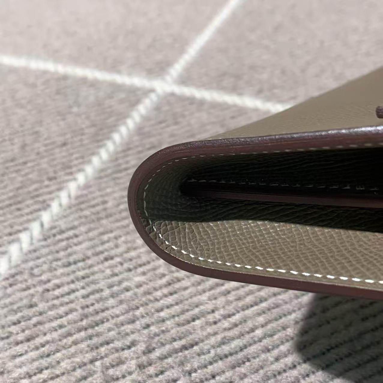 ✦ Hermès Kelly Wallet To Go, Elephant Grey Epsom Leather with Gold Buckle and Z Engraving (Classic Elephant Grey)