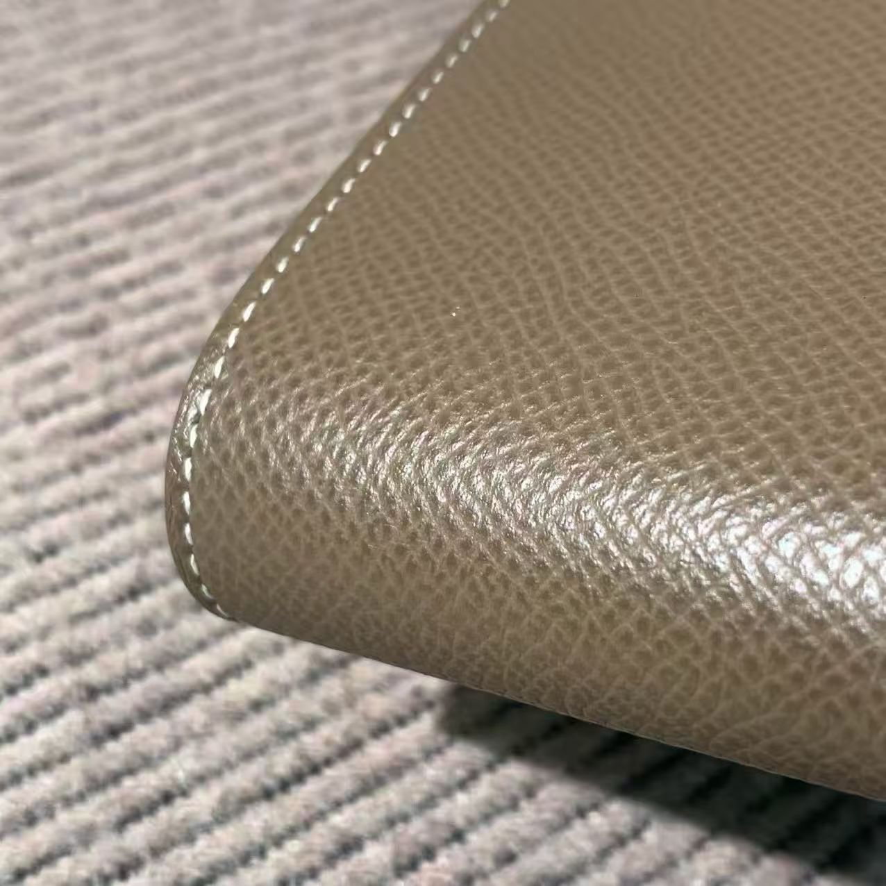 ✦ Hermès Kelly Wallet To Go, Elephant Grey Epsom Leather with Gold Buckle and Z Engraving (Classic Elephant Grey)