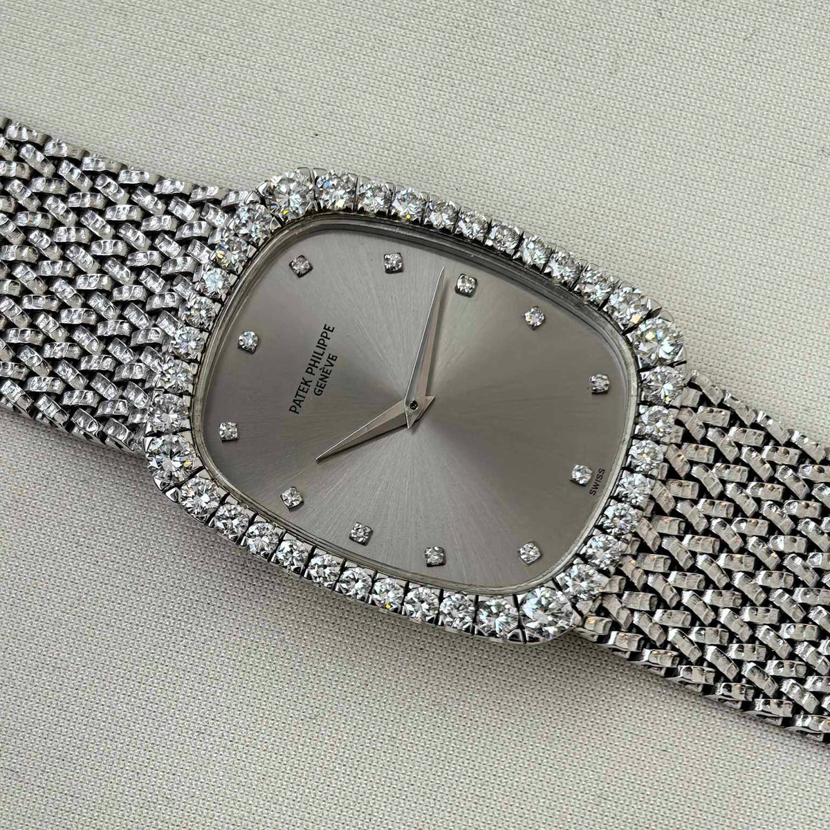 Patek Philippe 百达翡丽 中古表 18k白金 外圈镶钻 总重90.8g 手动机械 3617腕周约180-185mm 单表好价