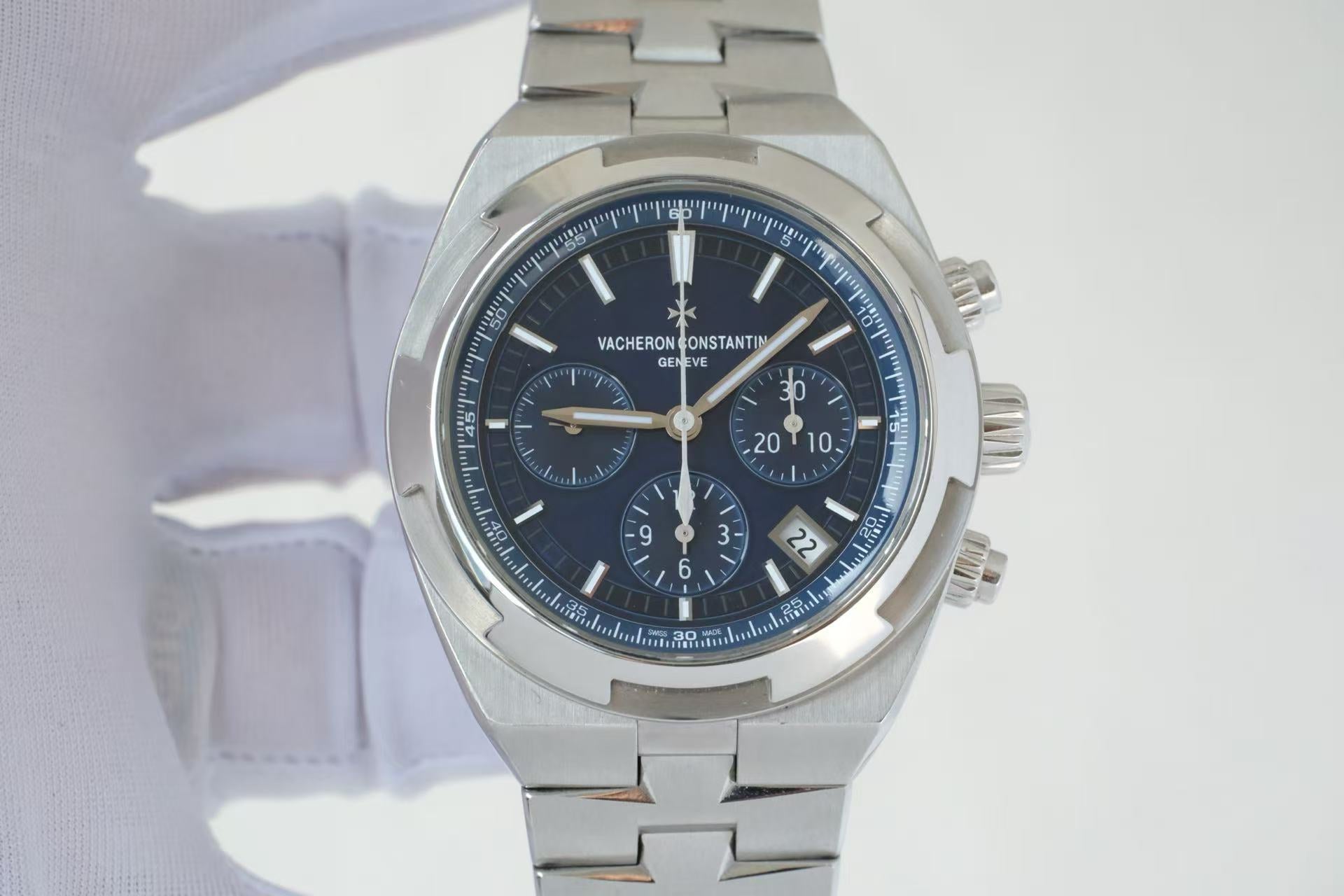 ✦ Vacheron Constantin Overseas 5500V 42.5mm Blue Dial Chronograph